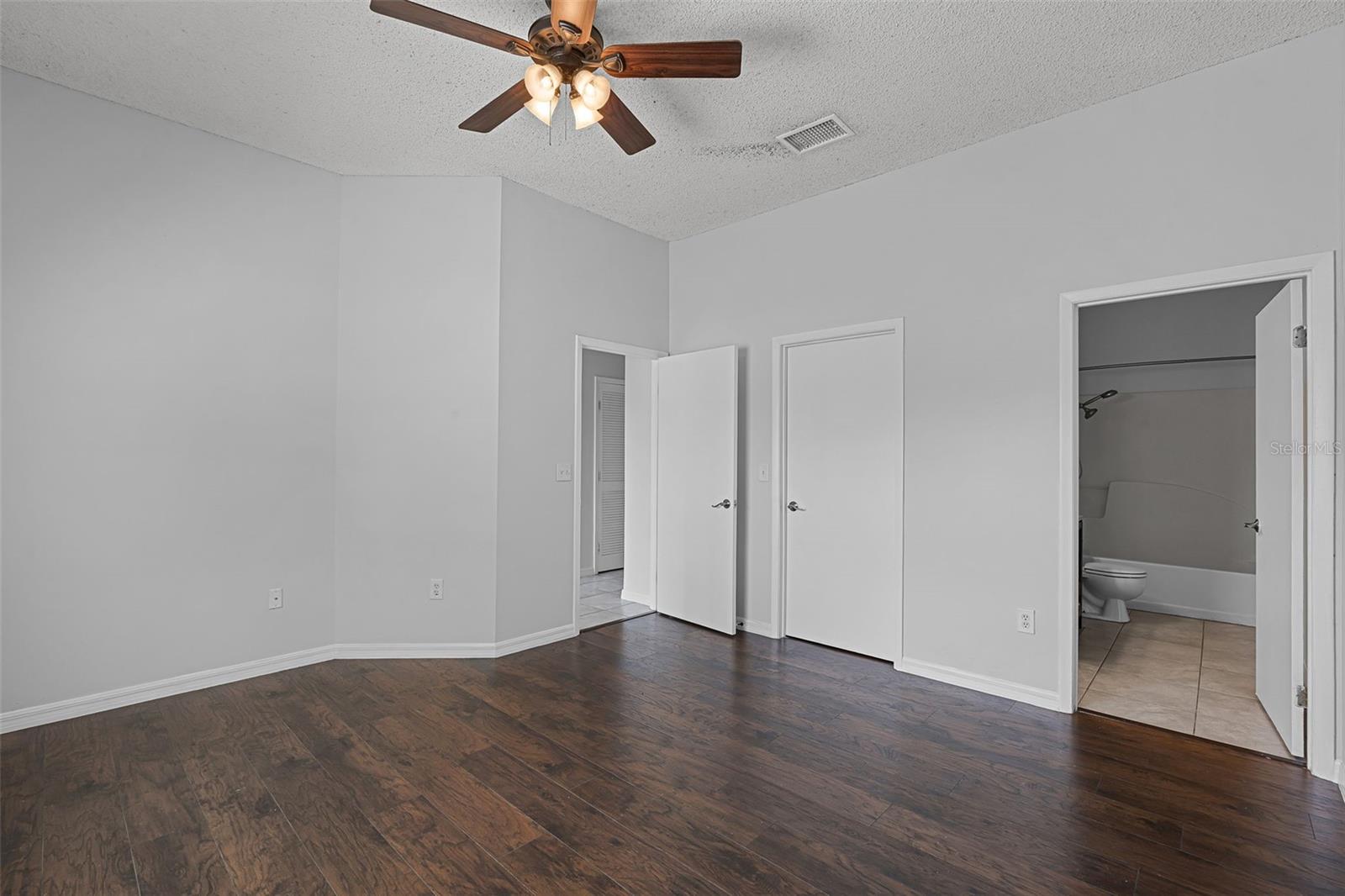 Image 20 of 45 For 160 Reserve Circle 100