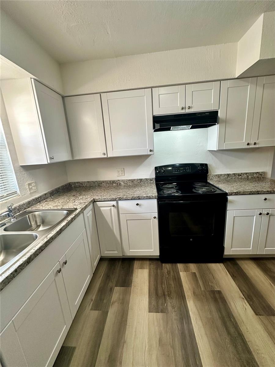 Image 10 of 35 For 5104 Londonderry Boulevard