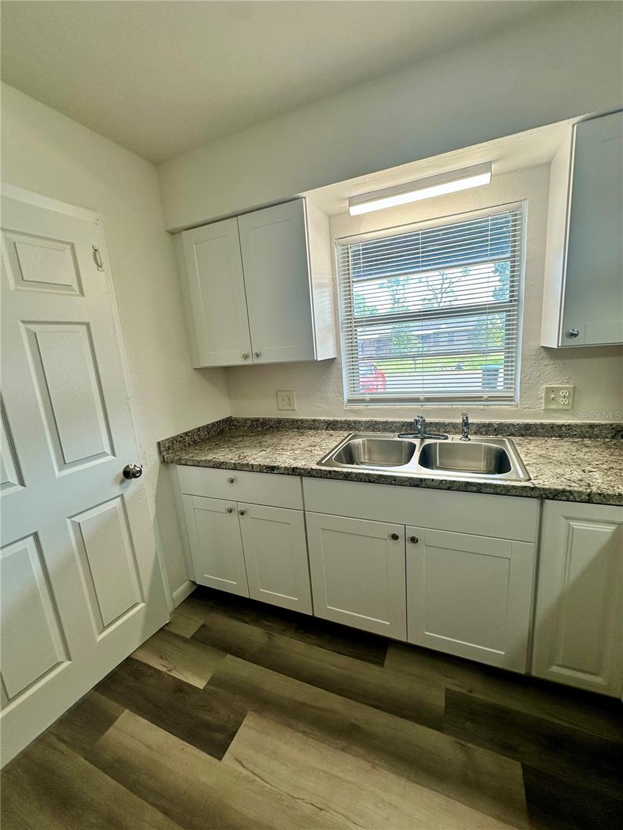 Image 11 of 35 For 5104 Londonderry Boulevard