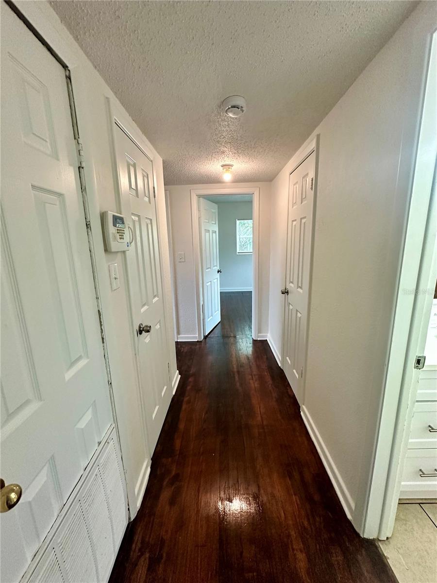 Image 12 of 35 For 5104 Londonderry Boulevard