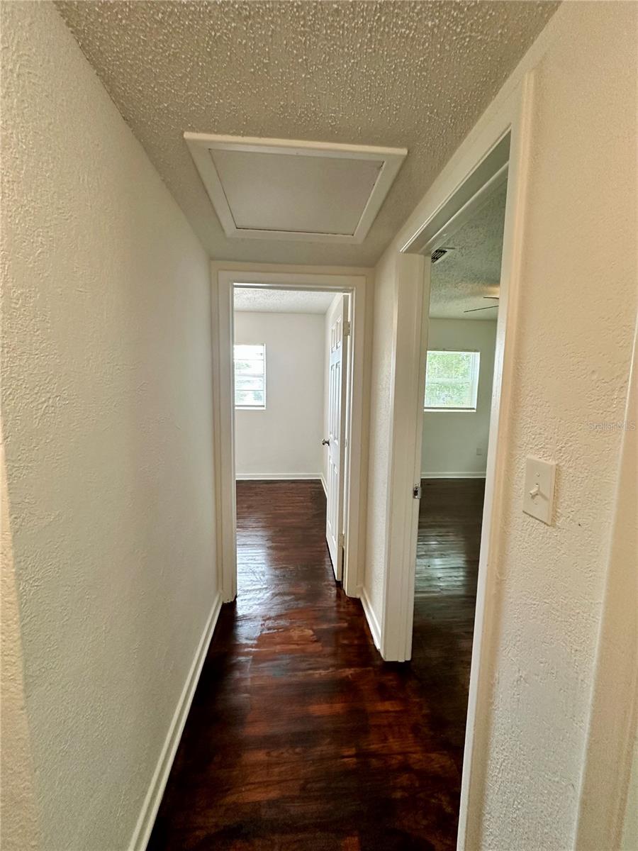 Image 13 of 35 For 5104 Londonderry Boulevard