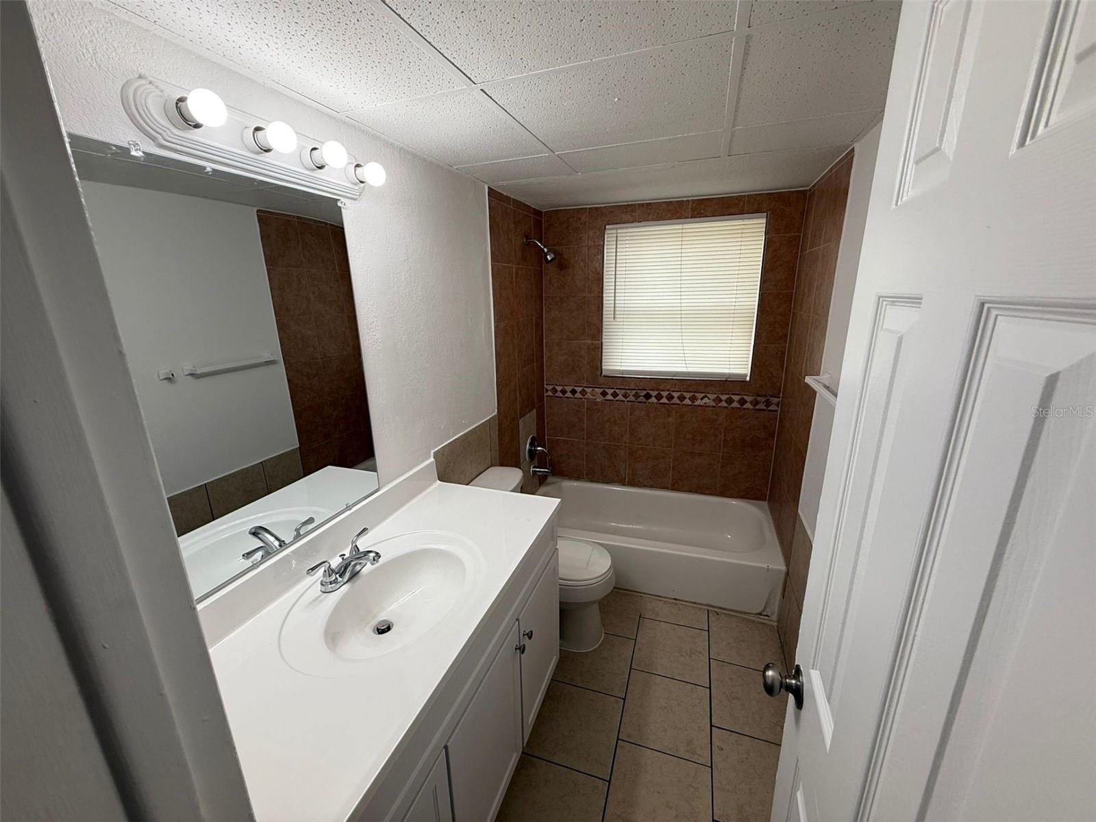 Image 17 of 35 For 5104 Londonderry Boulevard