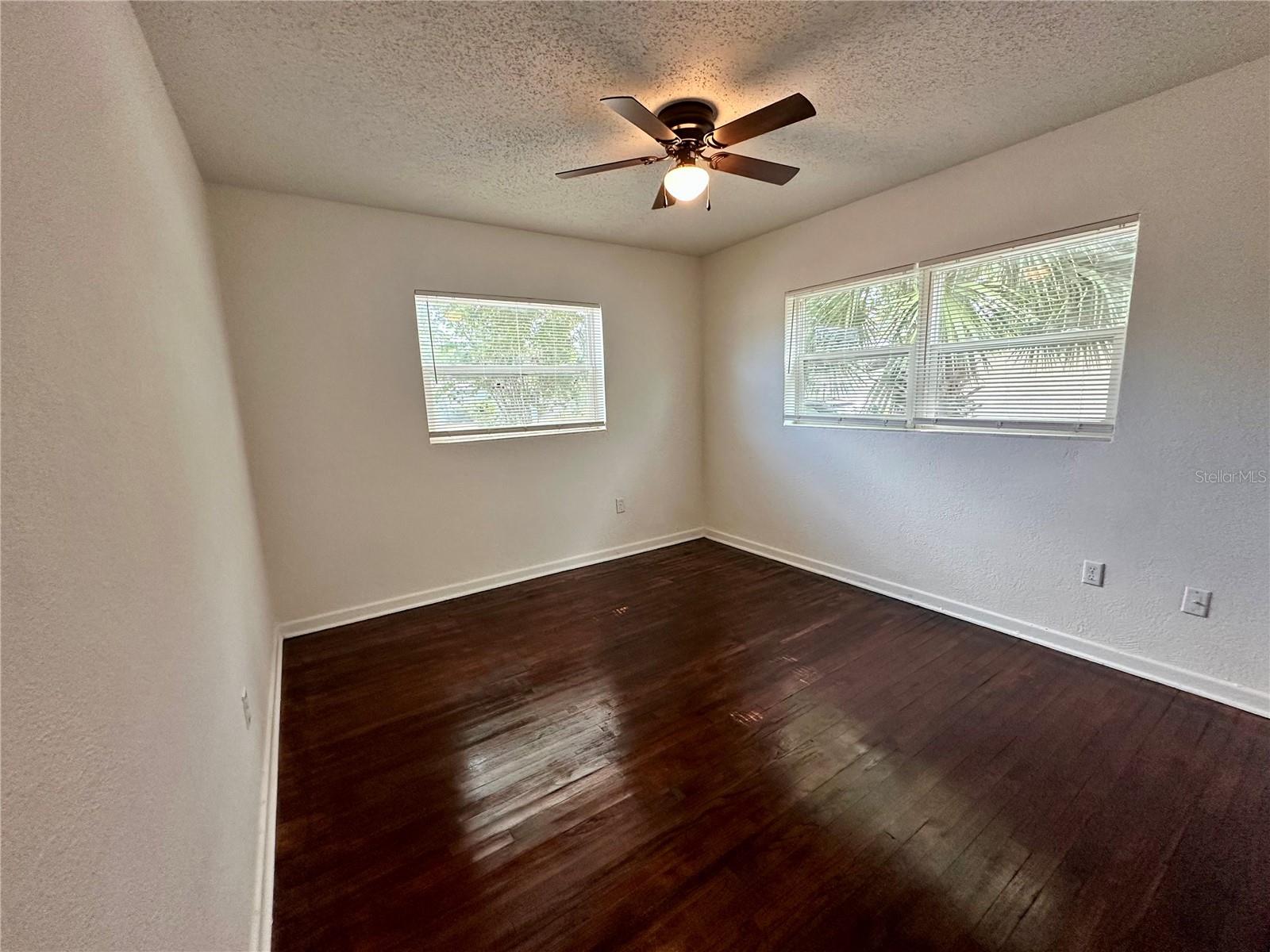 Image 21 of 35 For 5104 Londonderry Boulevard