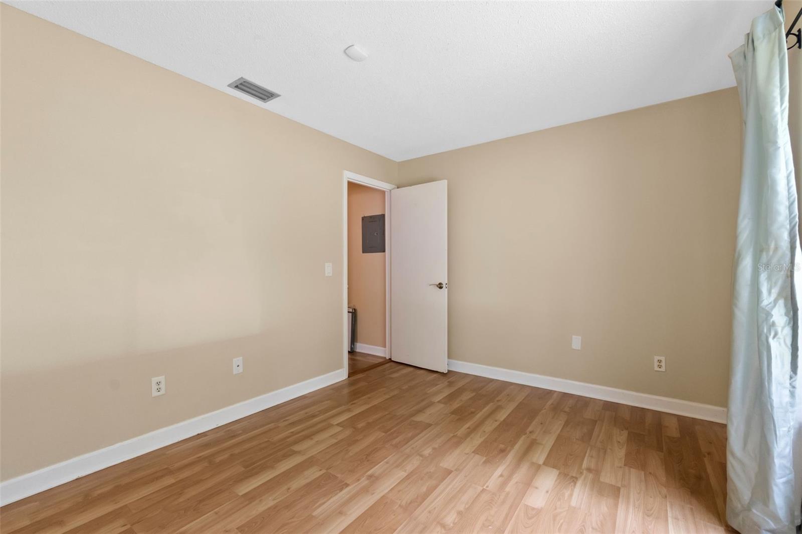 Image 15 of 53 For 10113 Allenby Court