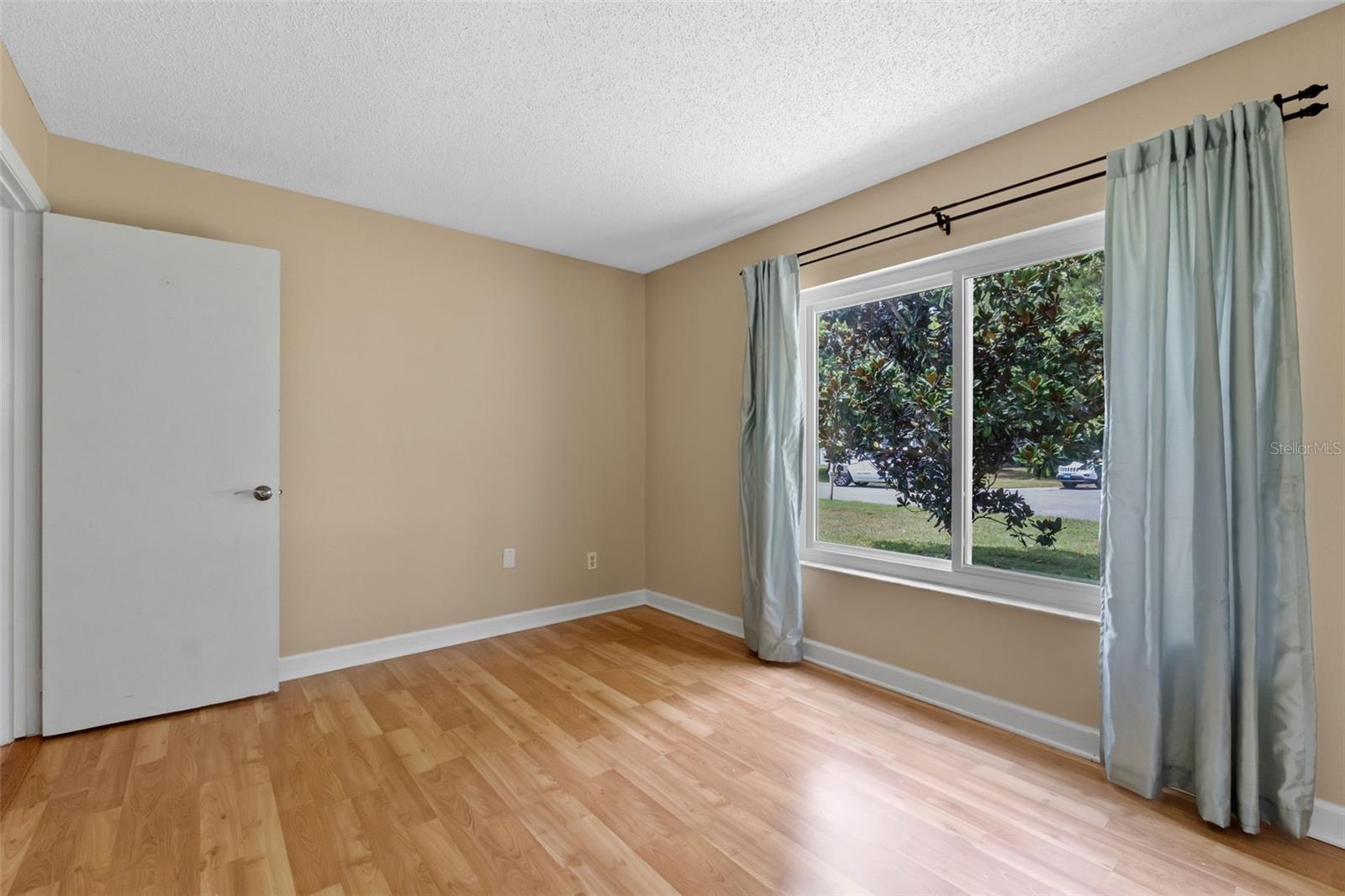 Image 16 of 53 For 10113 Allenby Court
