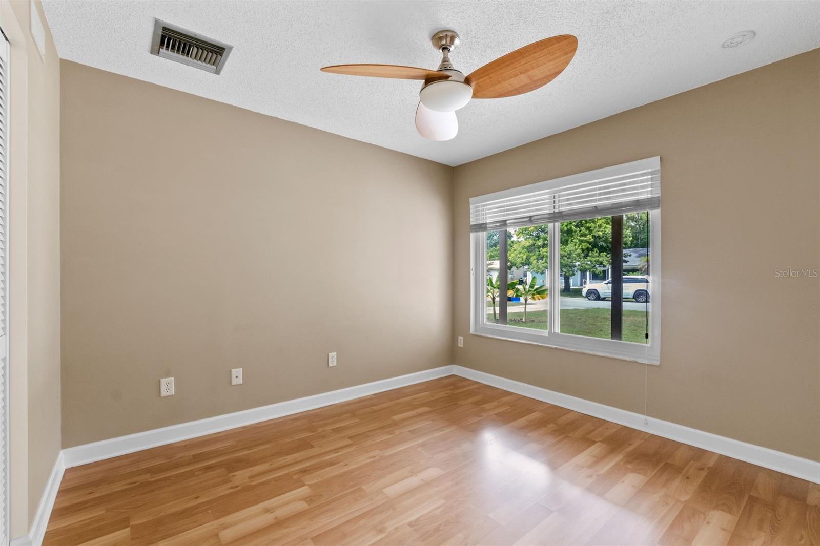 Image 17 of 53 For 10113 Allenby Court
