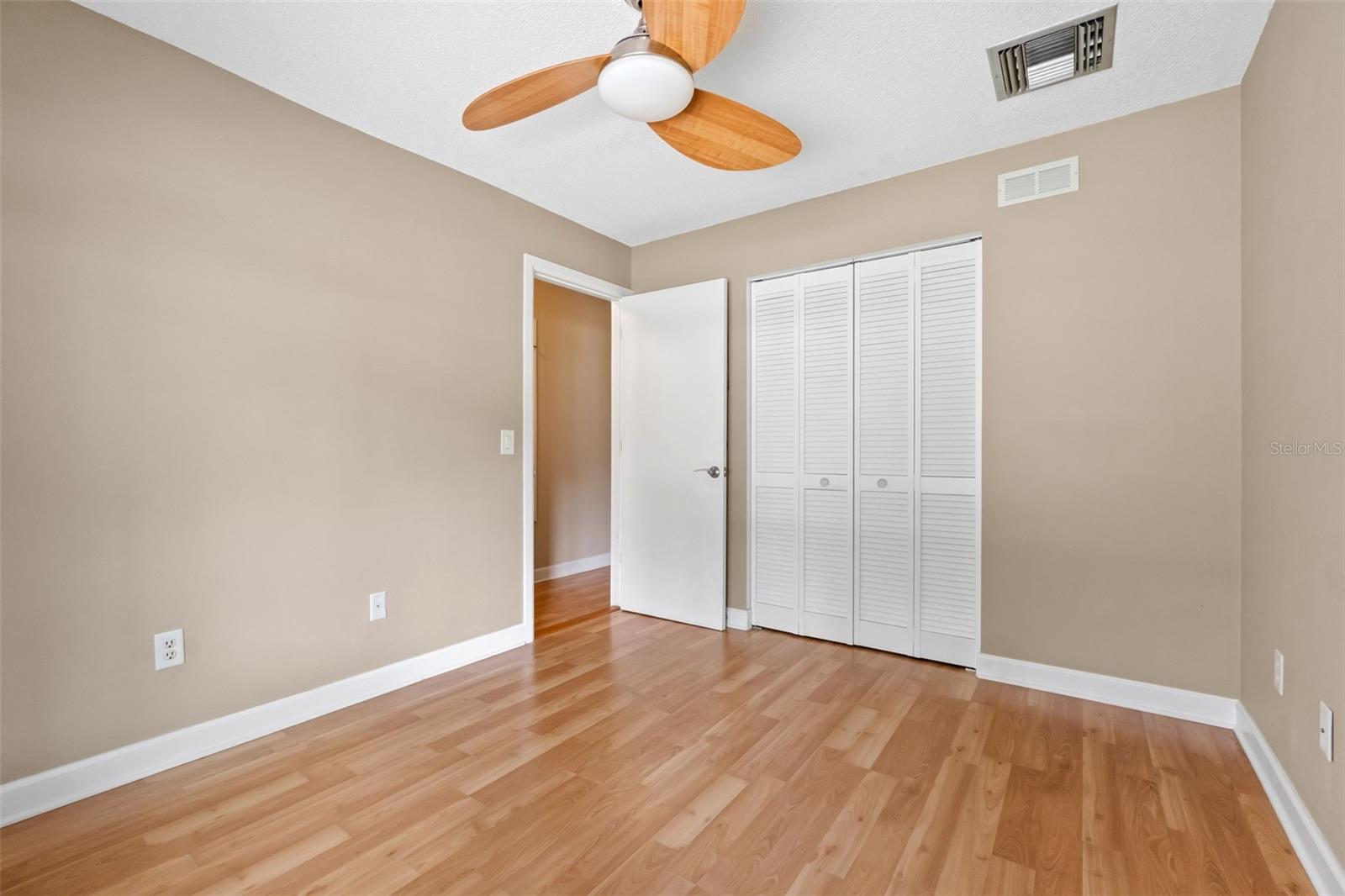 Image 19 of 53 For 10113 Allenby Court