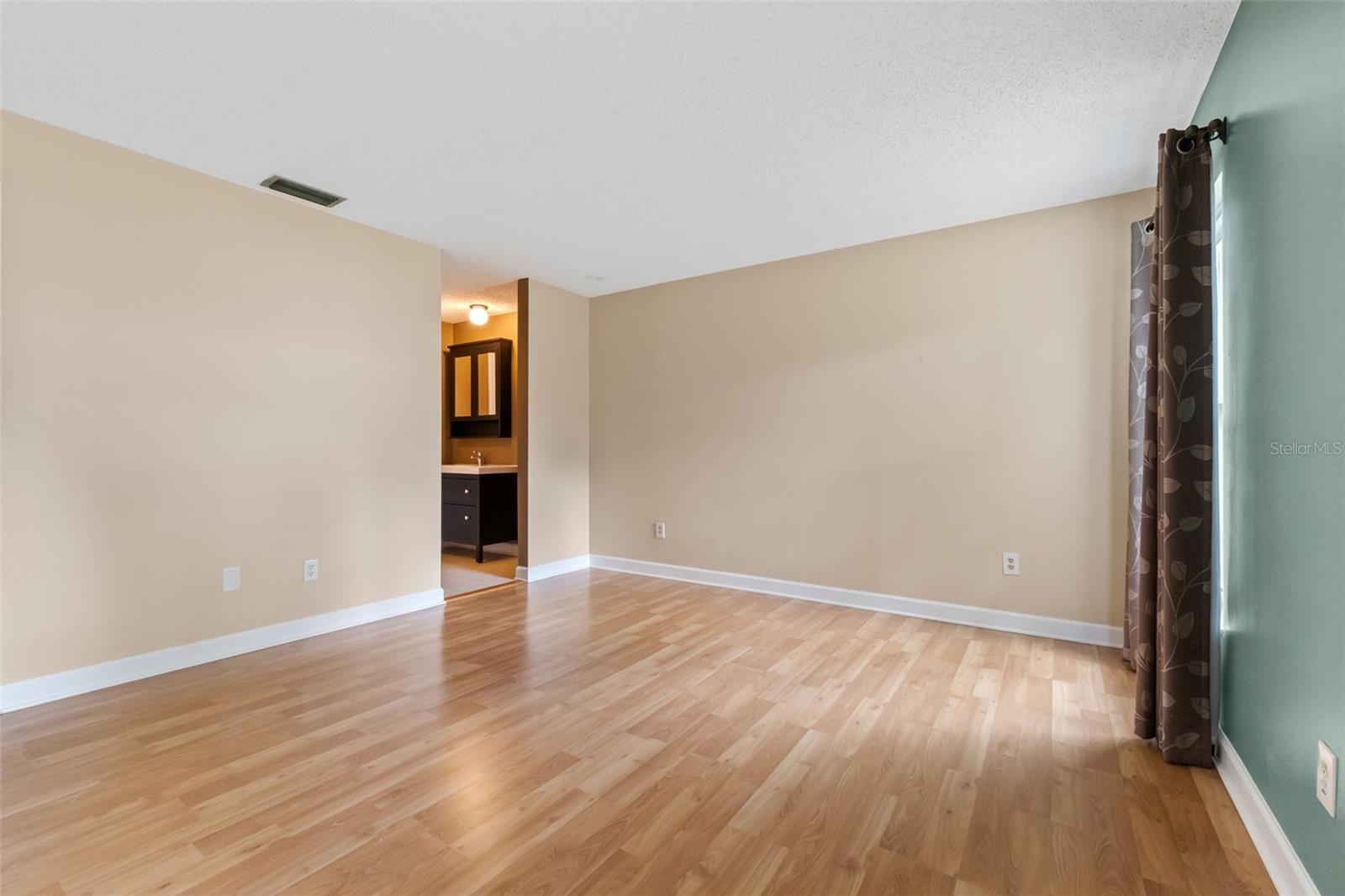 Image 21 of 53 For 10113 Allenby Court