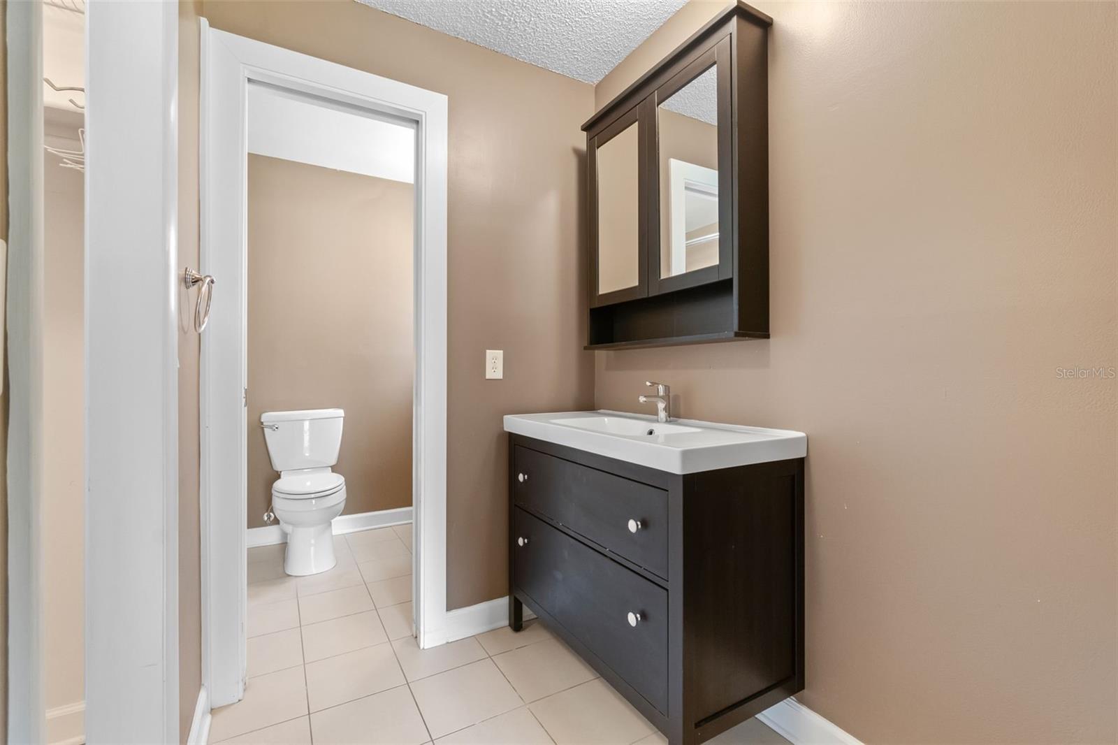 Image 24 of 53 For 10113 Allenby Court