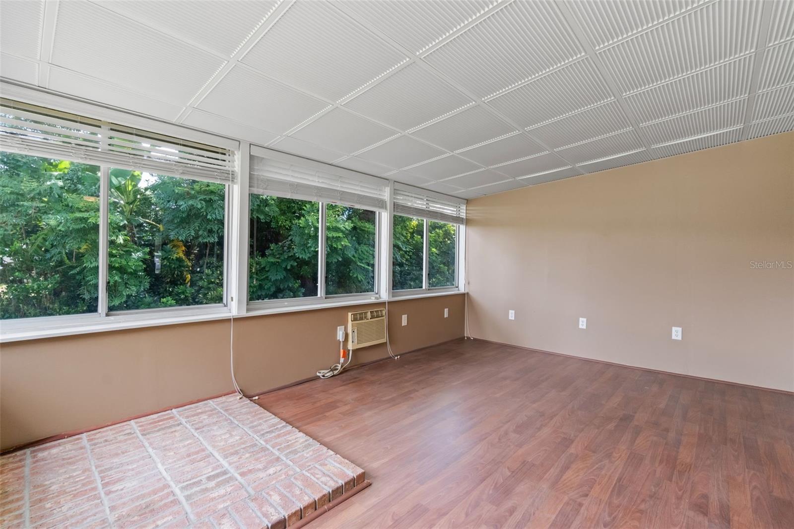 Image 28 of 53 For 10113 Allenby Court