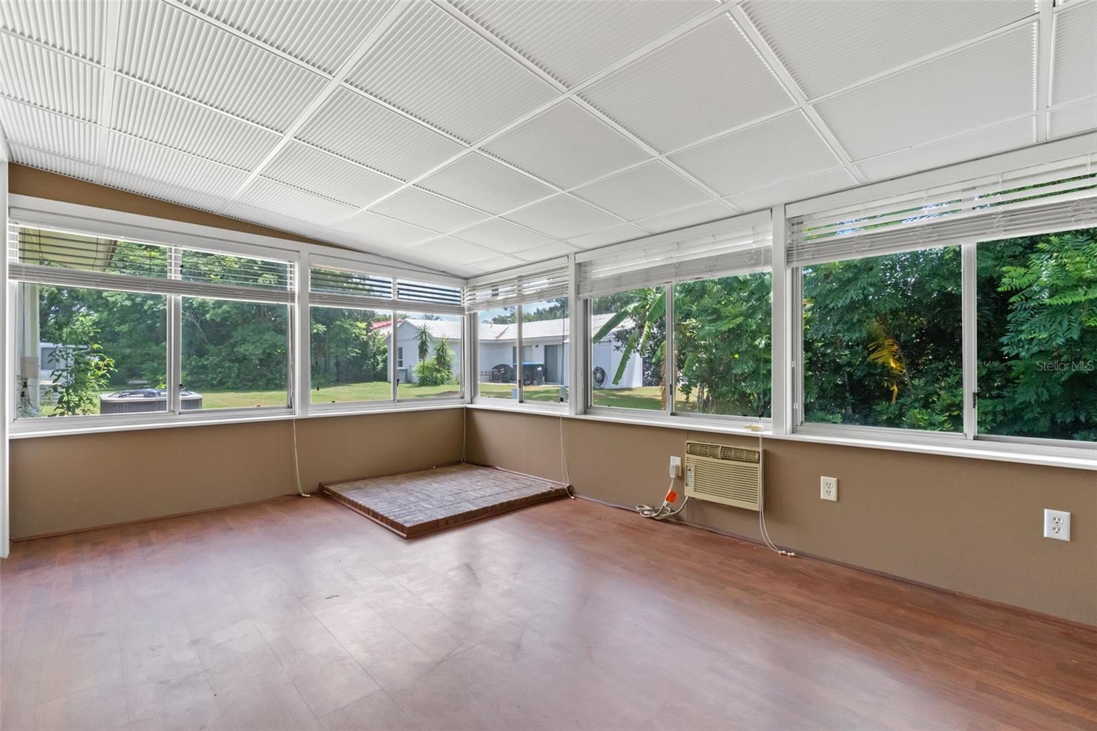 Image 30 of 53 For 10113 Allenby Court
