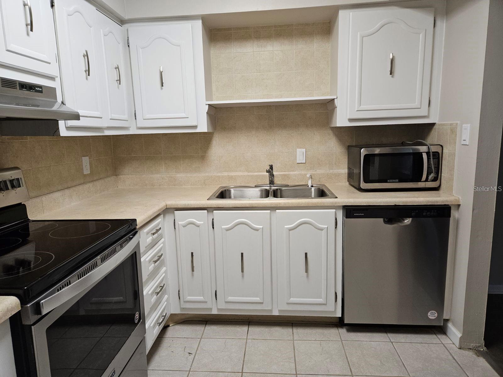Image 4 of 25 For 536 Orange Drive 23
