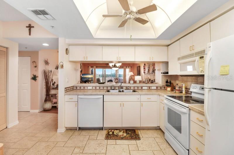 Image 4 of 26 For 6475 Shoreline Drive 5102