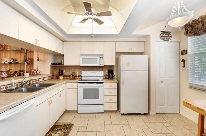 Image 5 of 26 For 6475 Shoreline Drive 5102