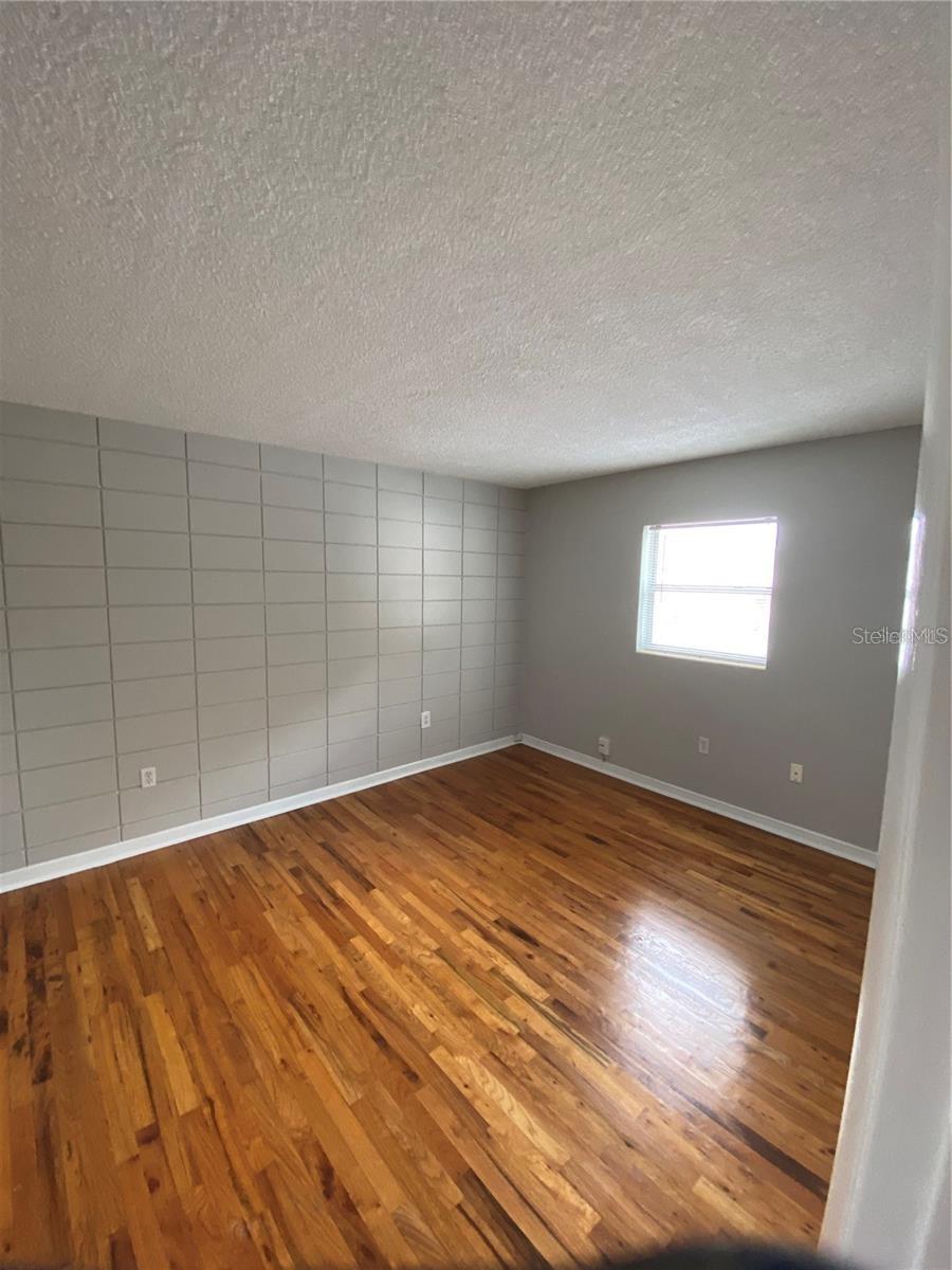 Image 11 of 23 For 320 Lakeview Street 213
