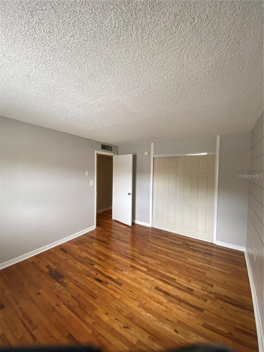 Image 12 of 23 For 320 Lakeview Street 213