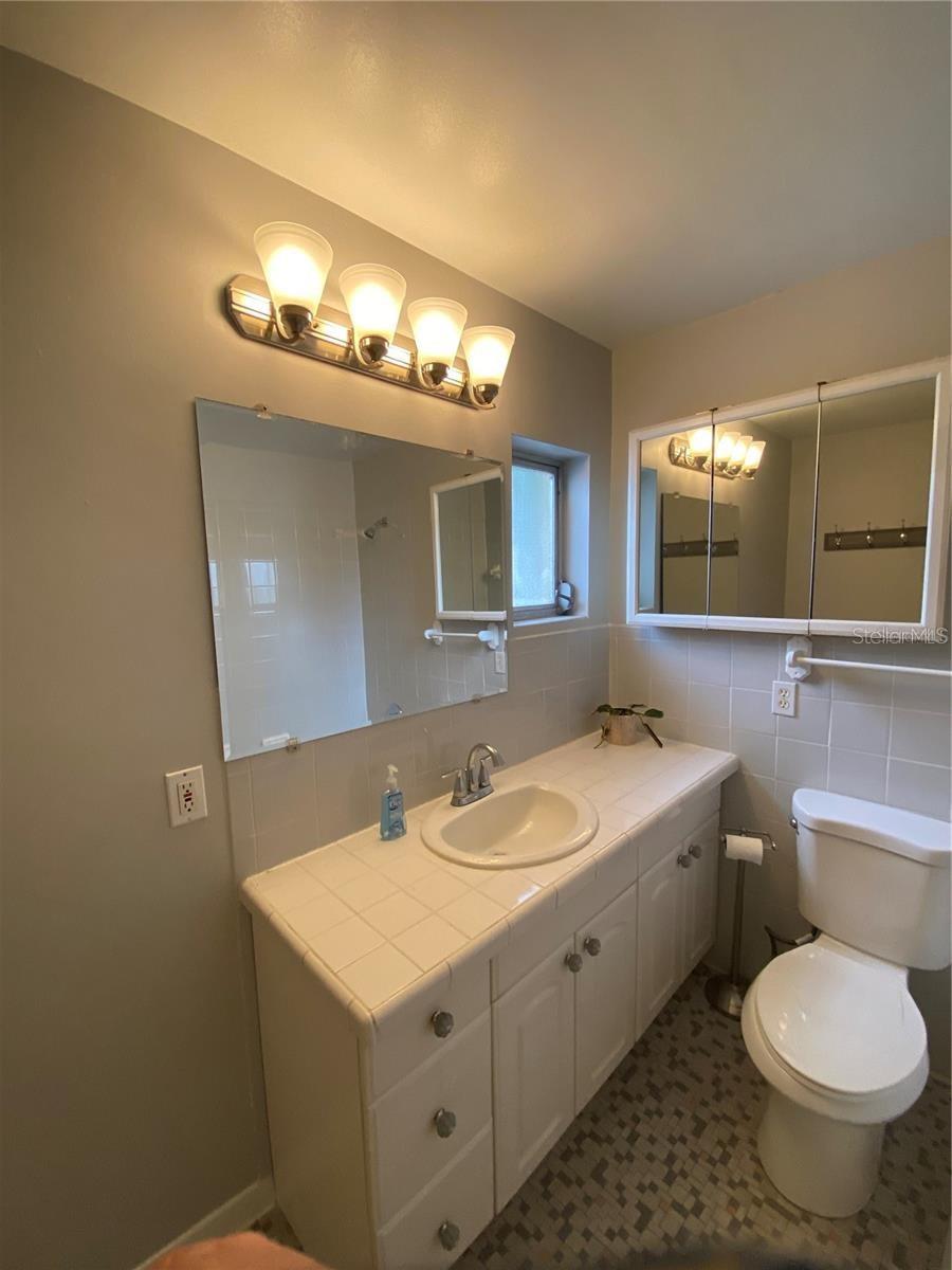 Image 14 of 23 For 320 Lakeview Street 213