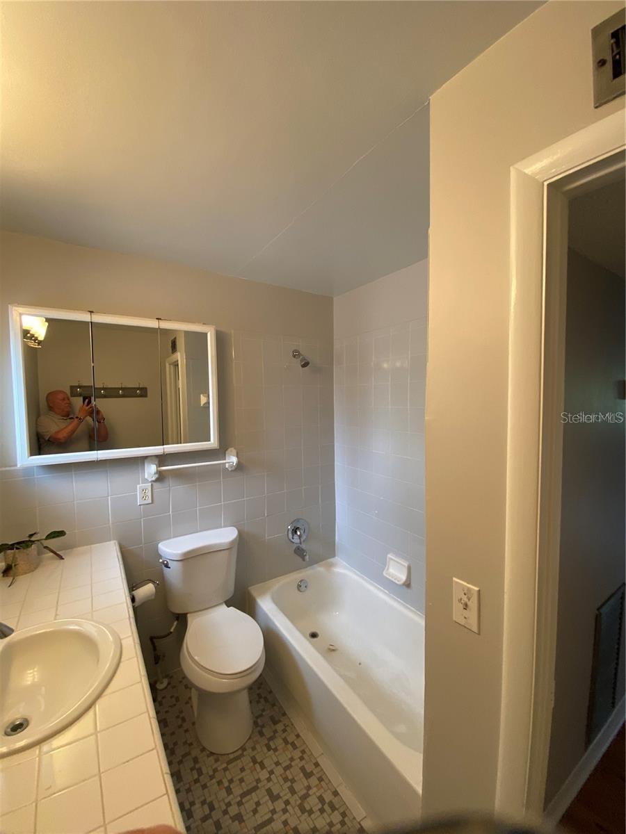 Image 15 of 23 For 320 Lakeview Street 213