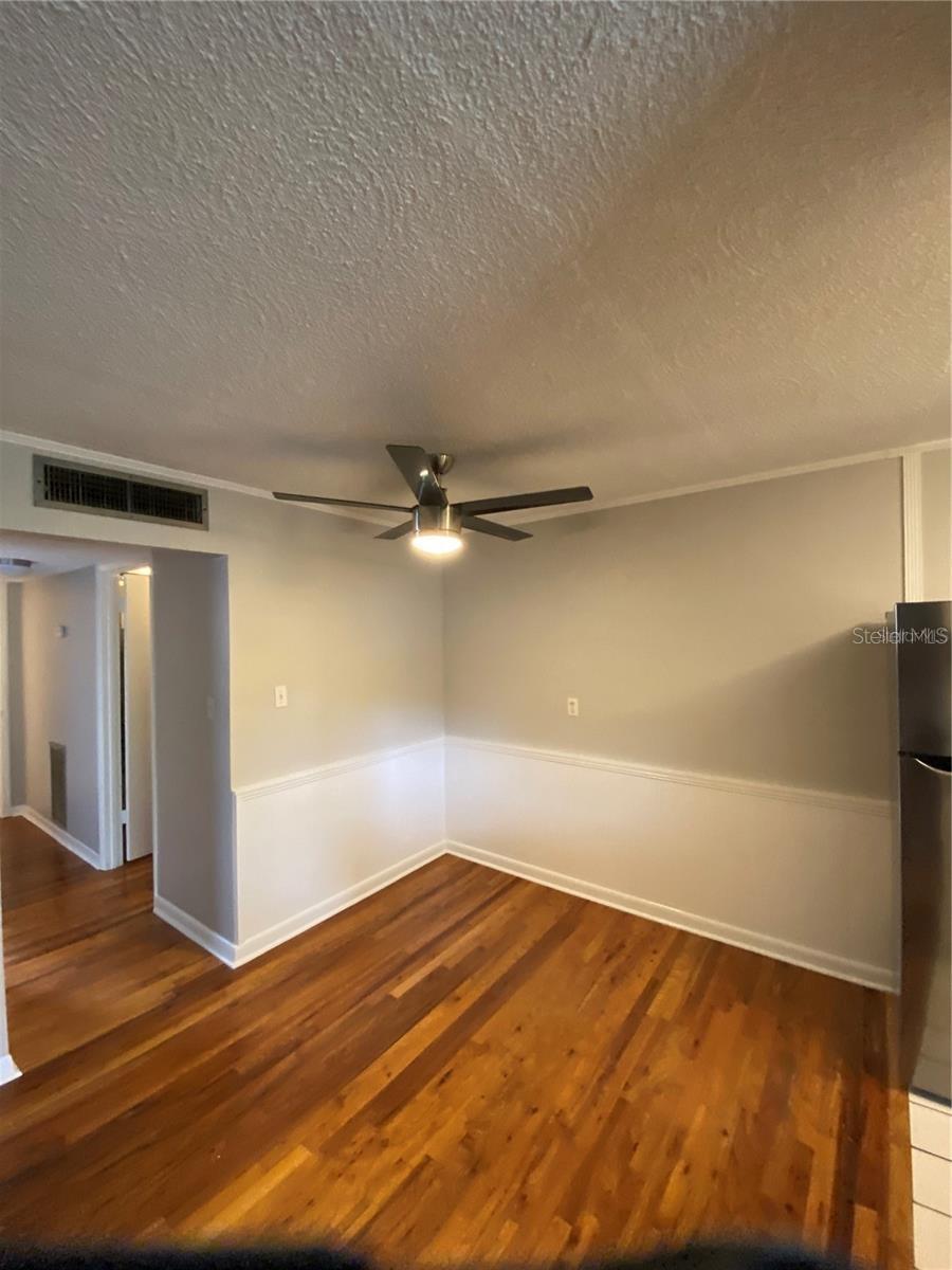 Image 5 of 23 For 320 Lakeview Street 213