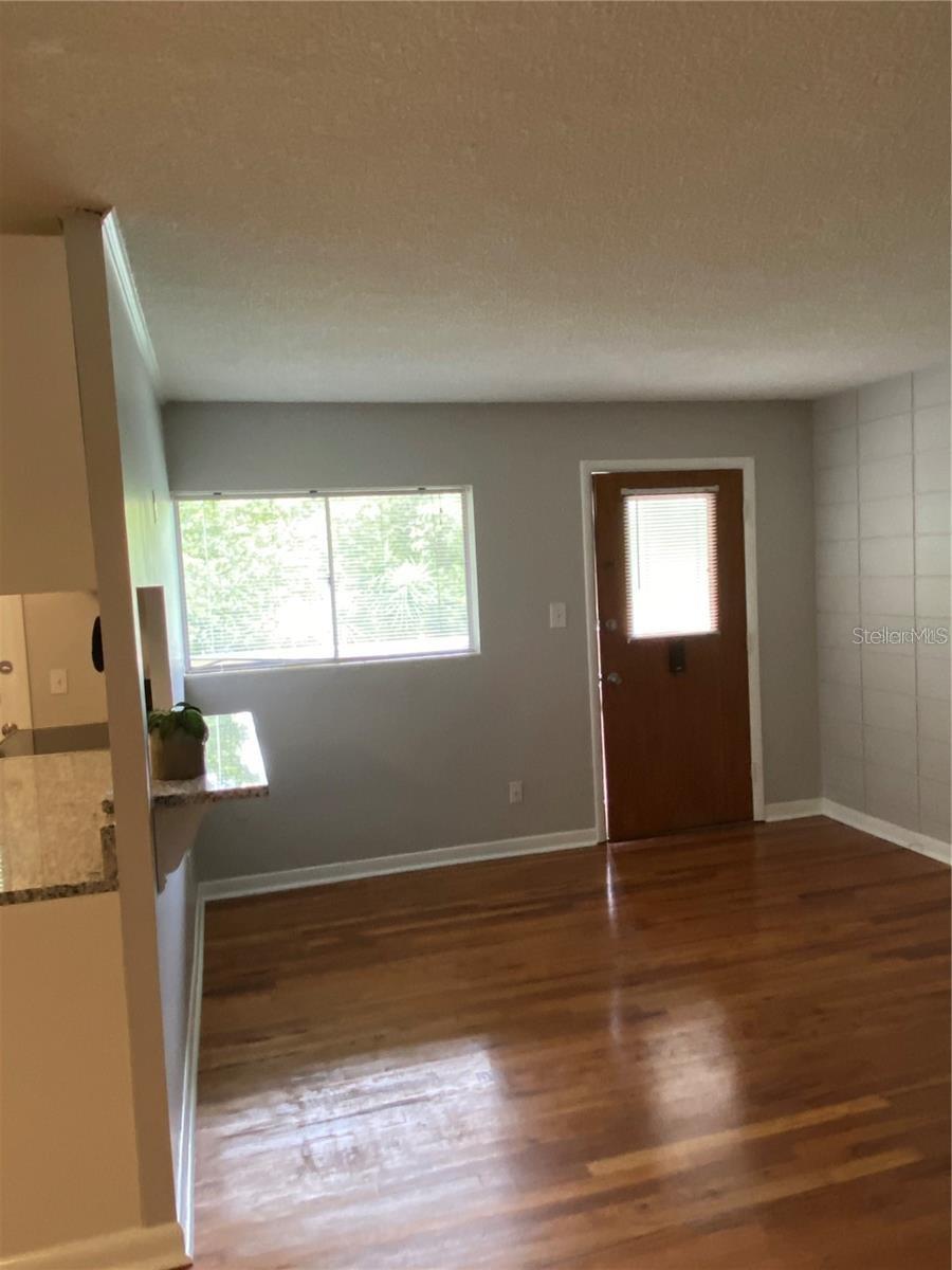Image 6 of 23 For 320 Lakeview Street 213