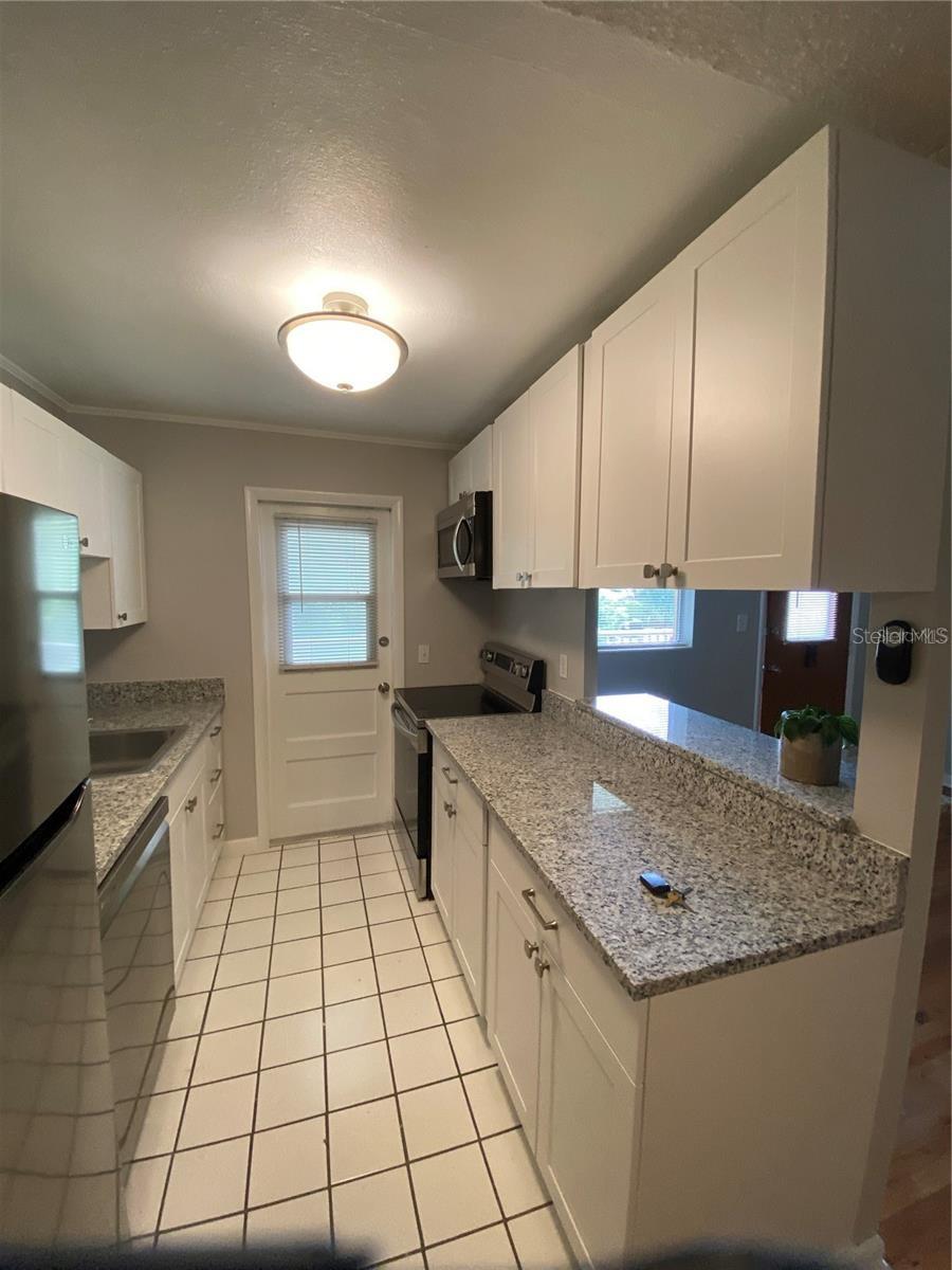 Image 7 of 23 For 320 Lakeview Street 213