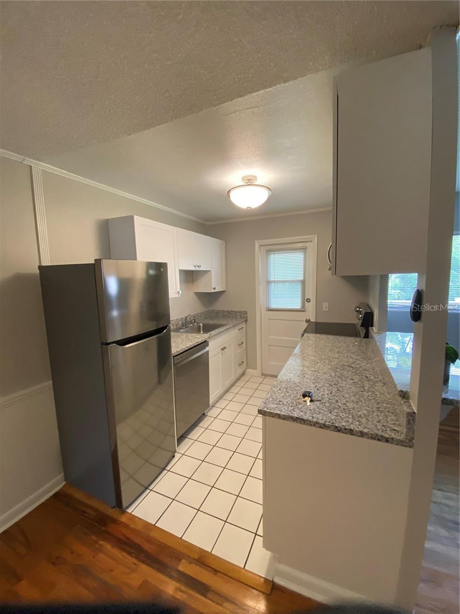 Image 8 of 23 For 320 Lakeview Street 213