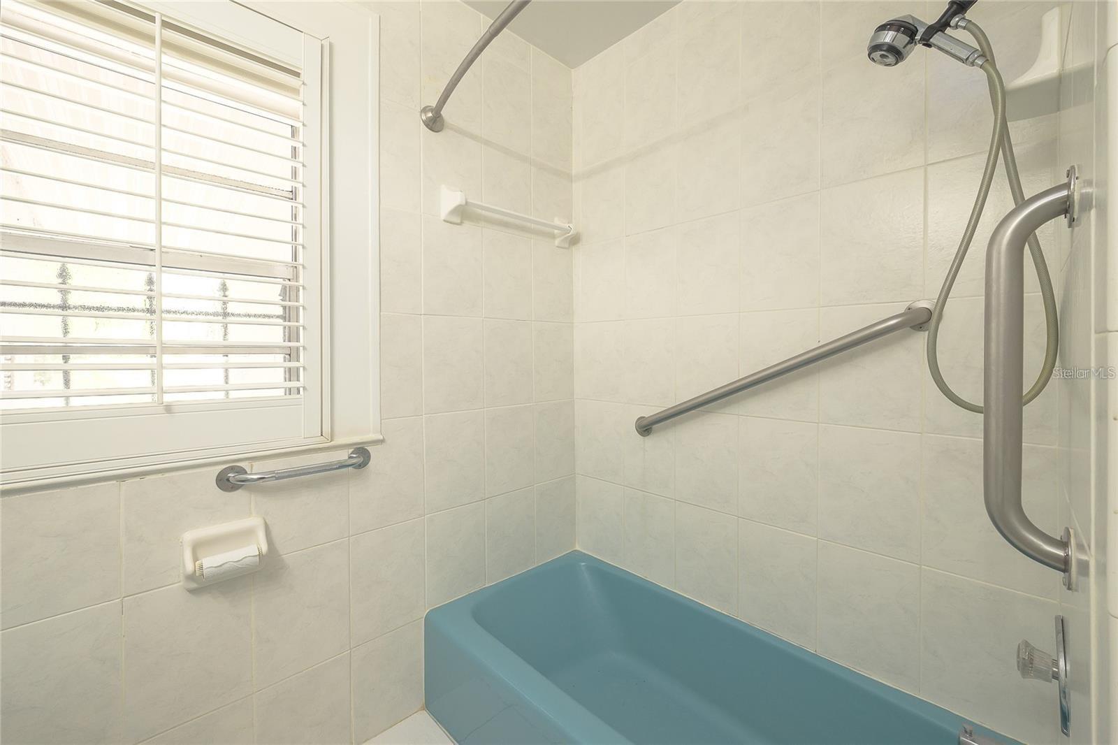 Image 17 of 24 For 1621 Sunnyside Drive