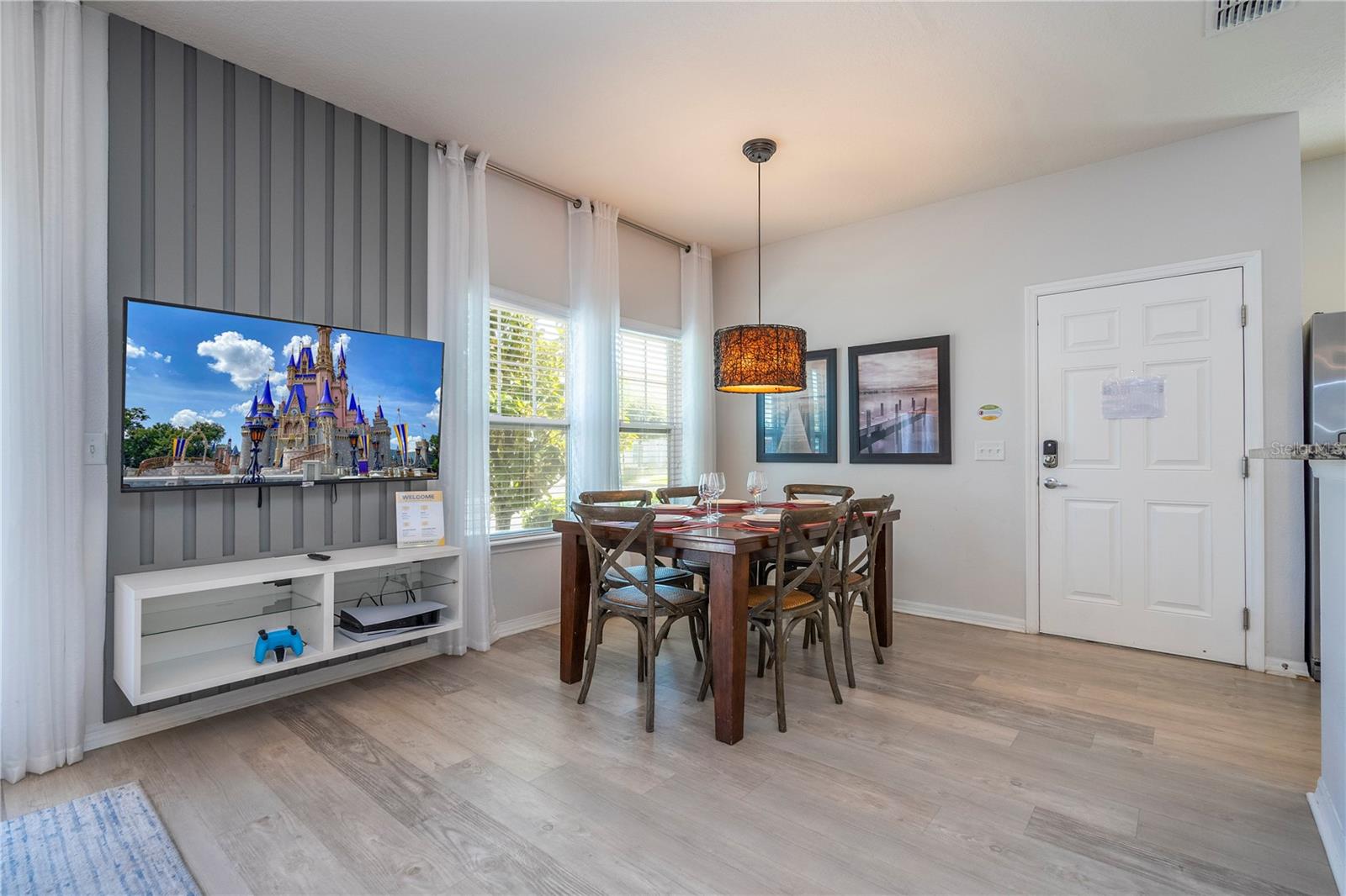 Image 18 of 72 For 8970 Shine Drive
