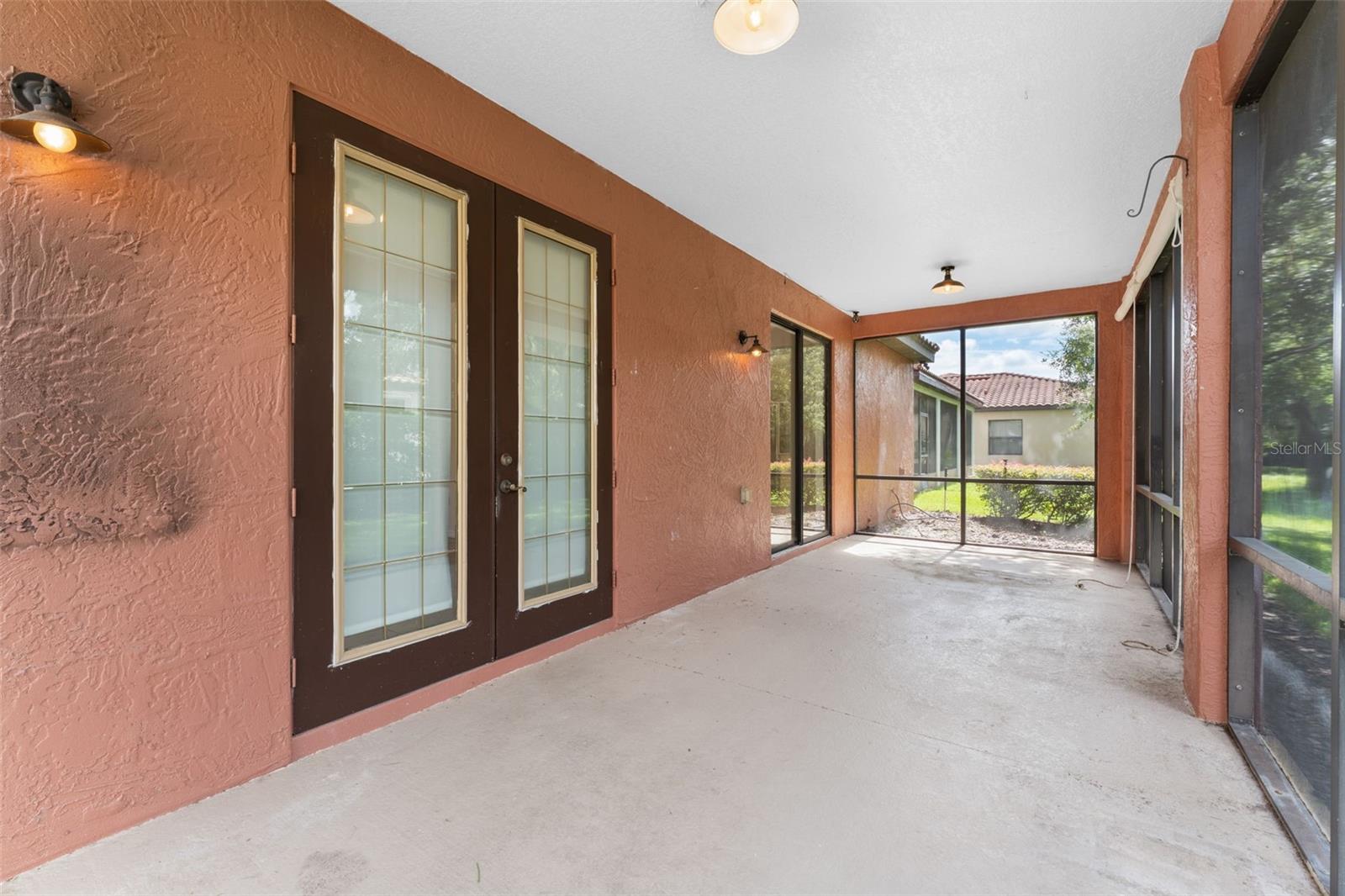 Image 22 of 42 For 611 Fiorella Court