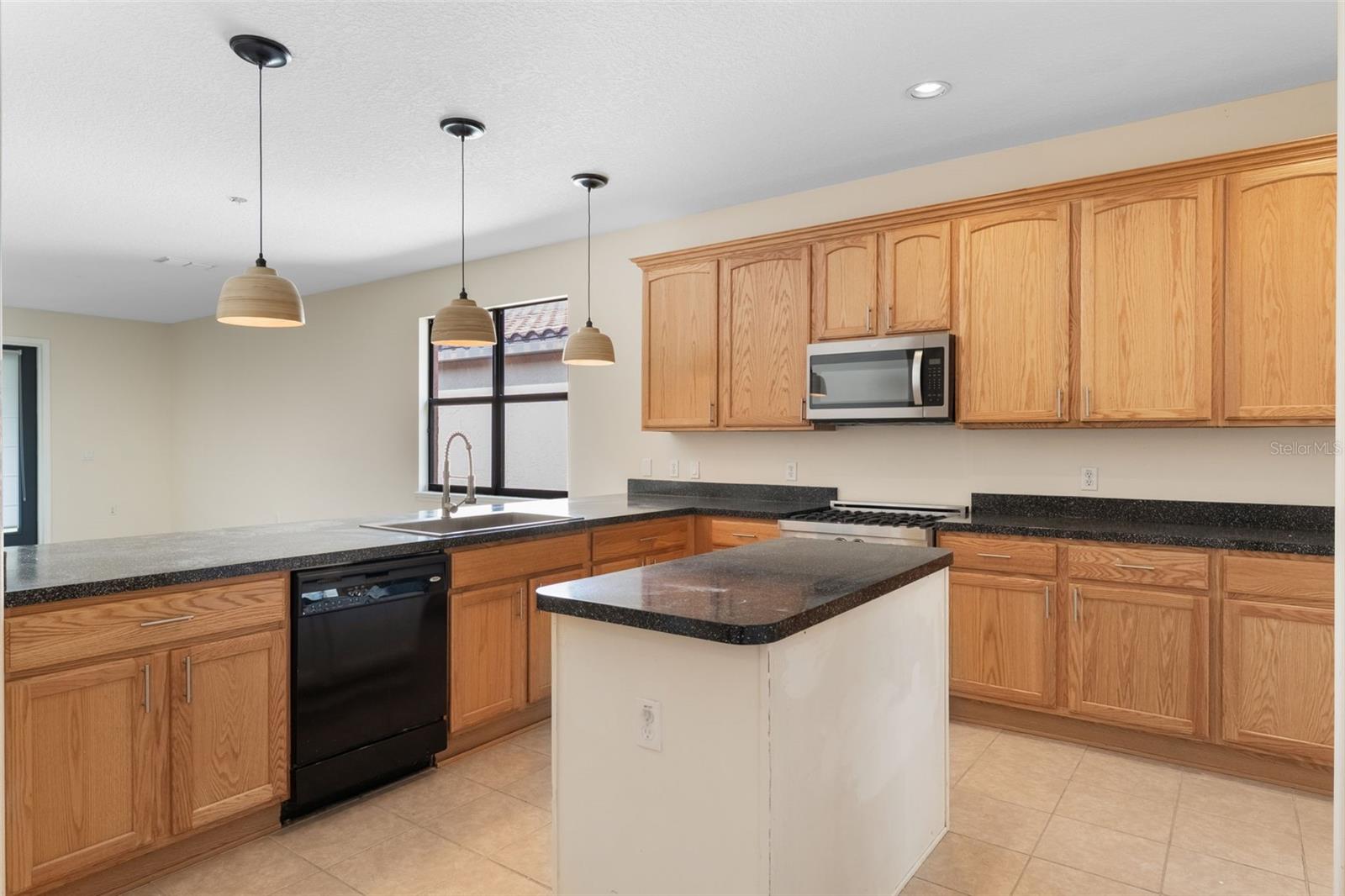 Image 5 of 42 For 611 Fiorella Court