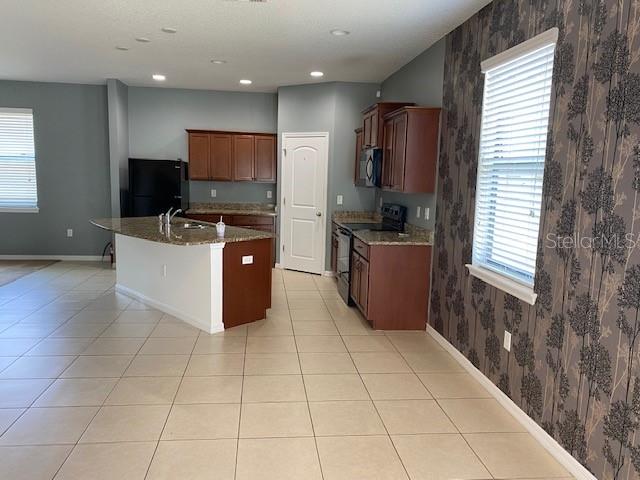 Image 4 of 28 For 610 Silverthorn Place