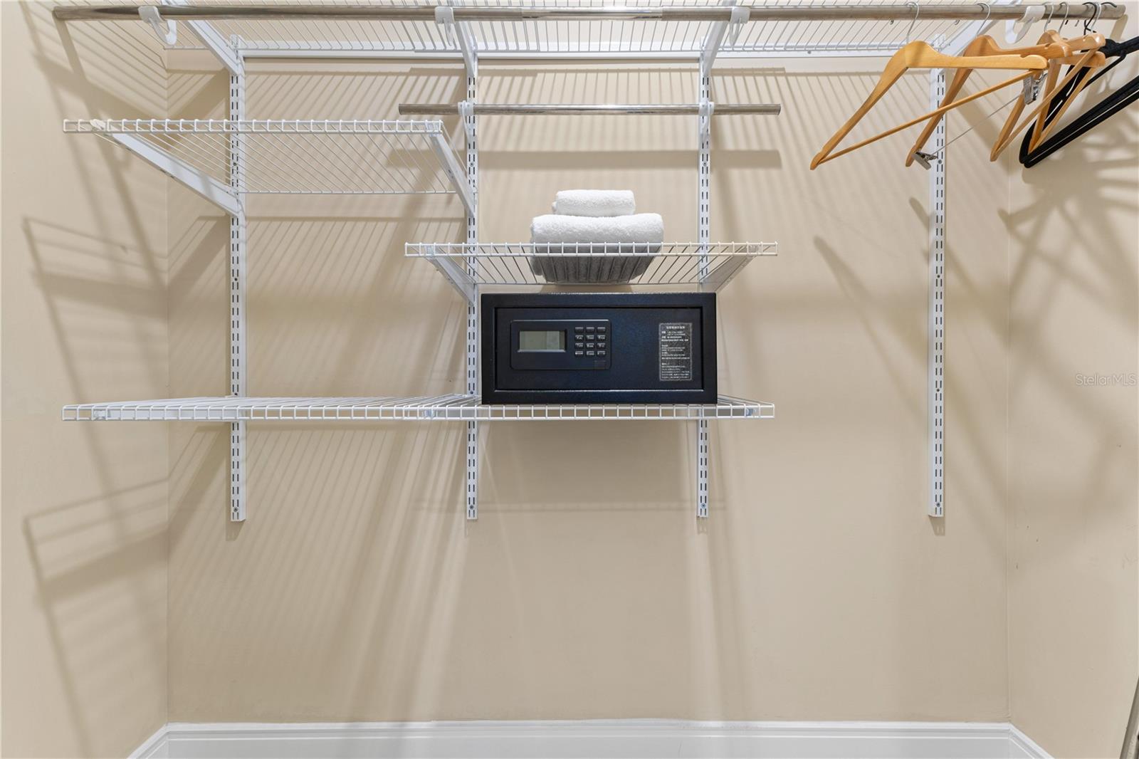 Image 37 of 53 For 7657 Amazonas Street