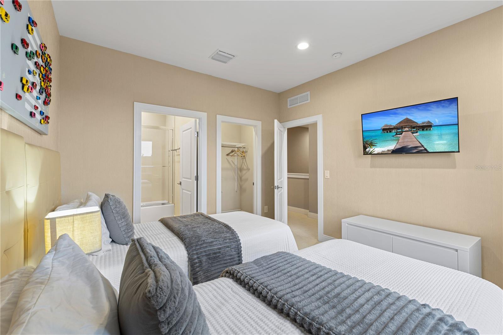 Image 41 of 53 For 7657 Amazonas Street