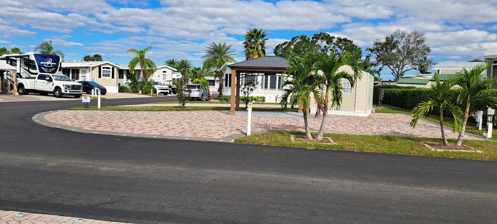 Image 3 of 11 For 2311 Limewood Avenue 274