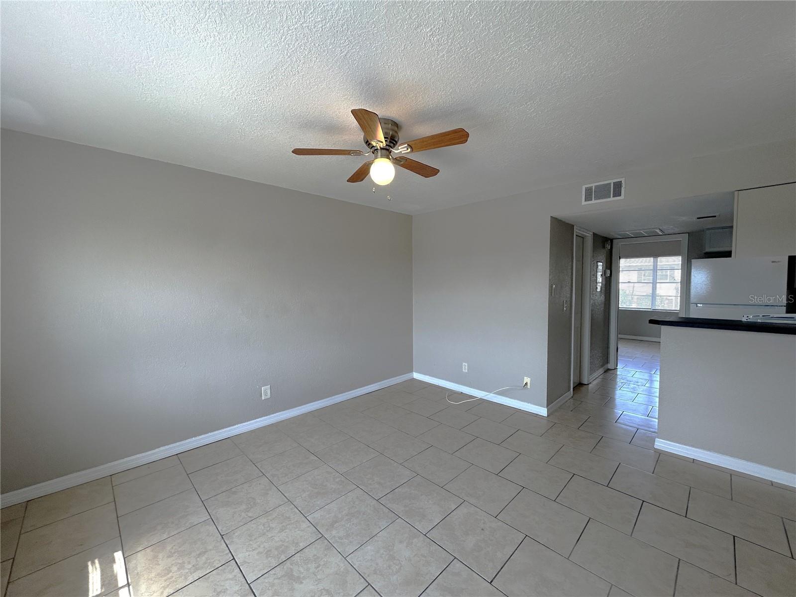 Listing photo id 1 for 6415 Roberts Avenue Apartment