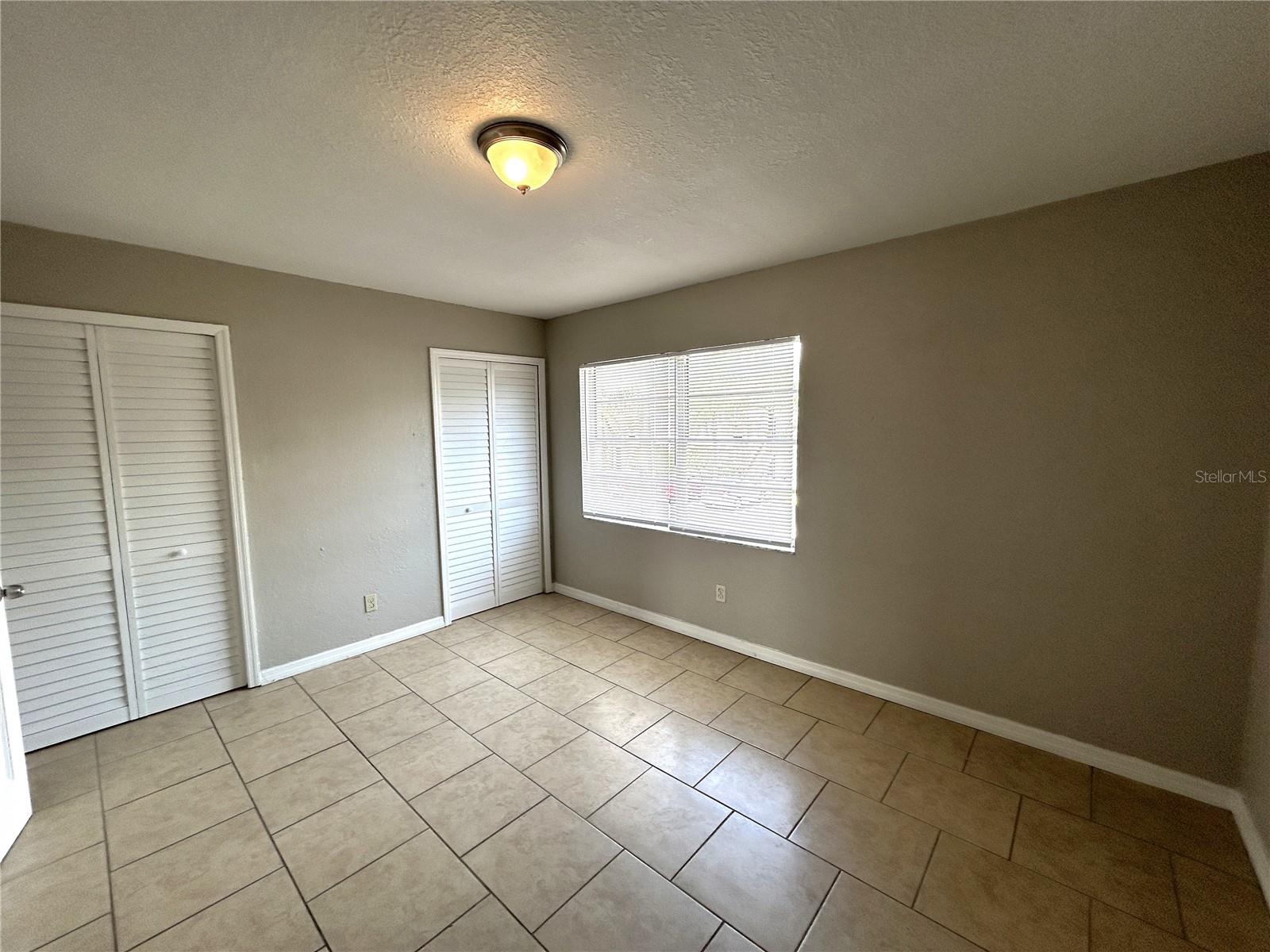 Listing photo id 7 for 6415 Roberts Avenue Apartment