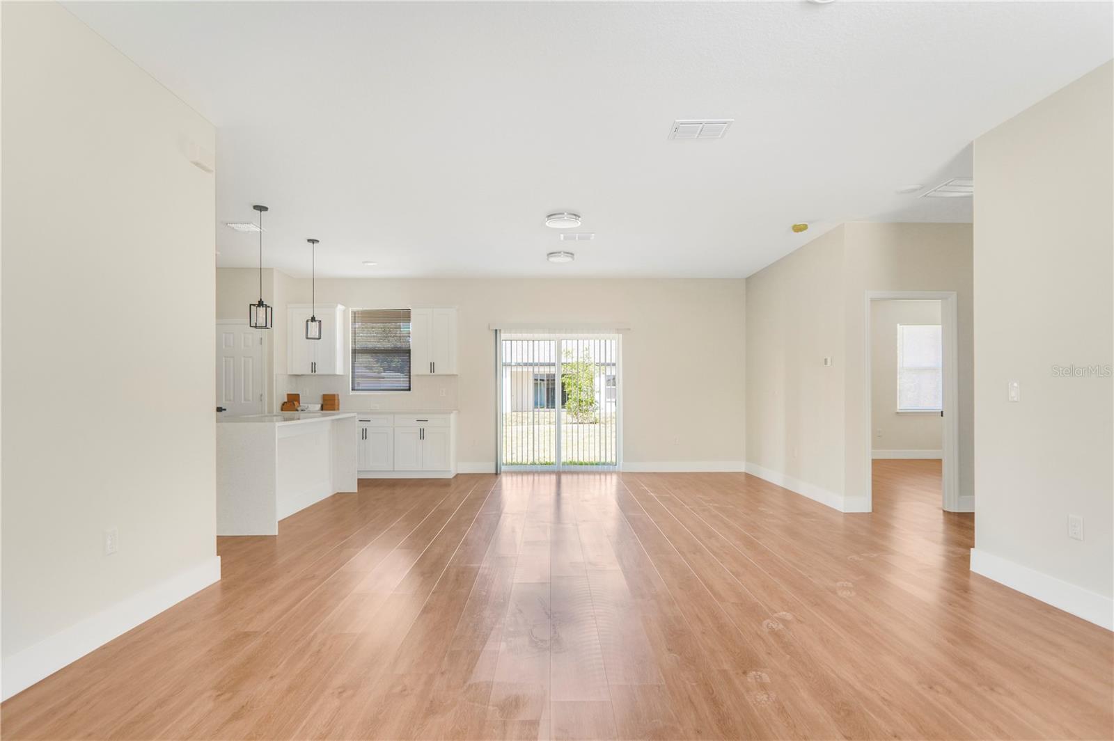 Image 8 of 49 For 151 Marion Oaks Pass