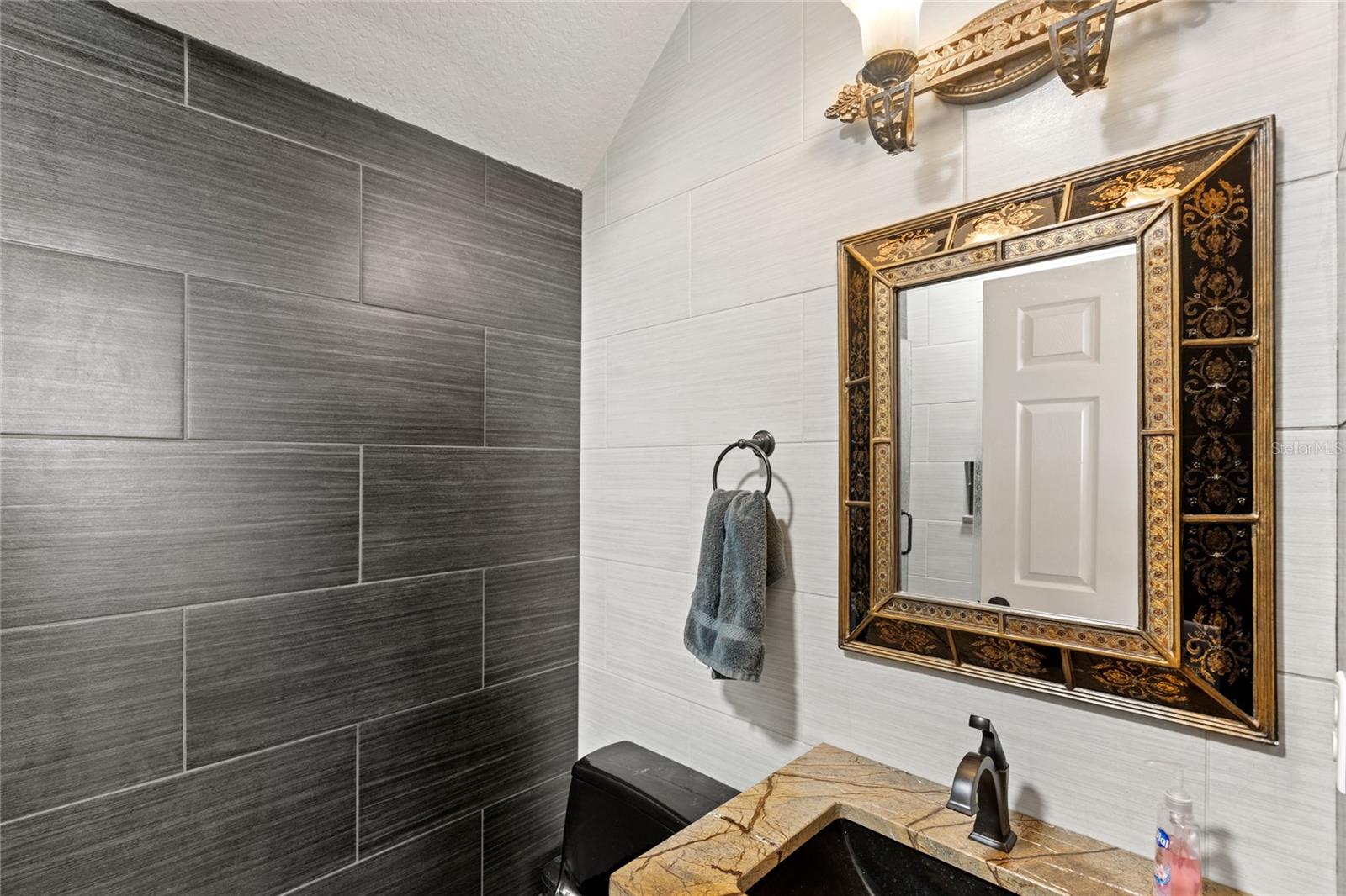 Image 18 of 51 For 2107 Westover Reserve Boulevard