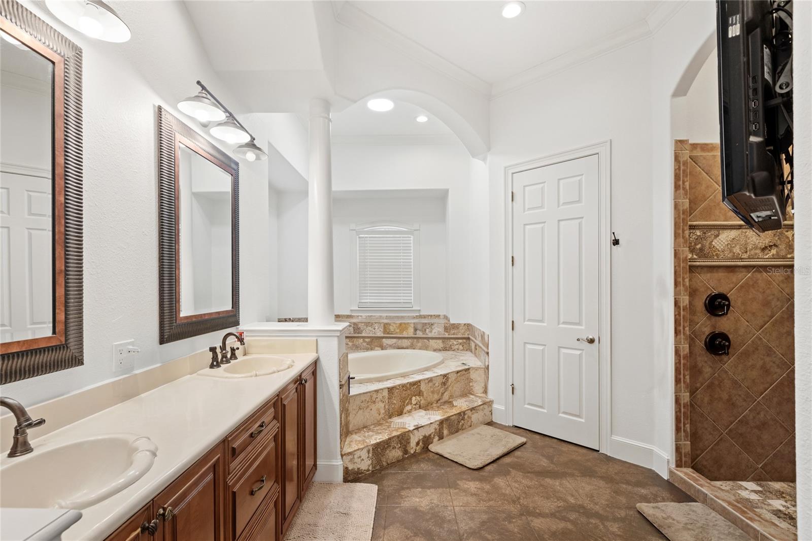Image 25 of 51 For 2107 Westover Reserve Boulevard