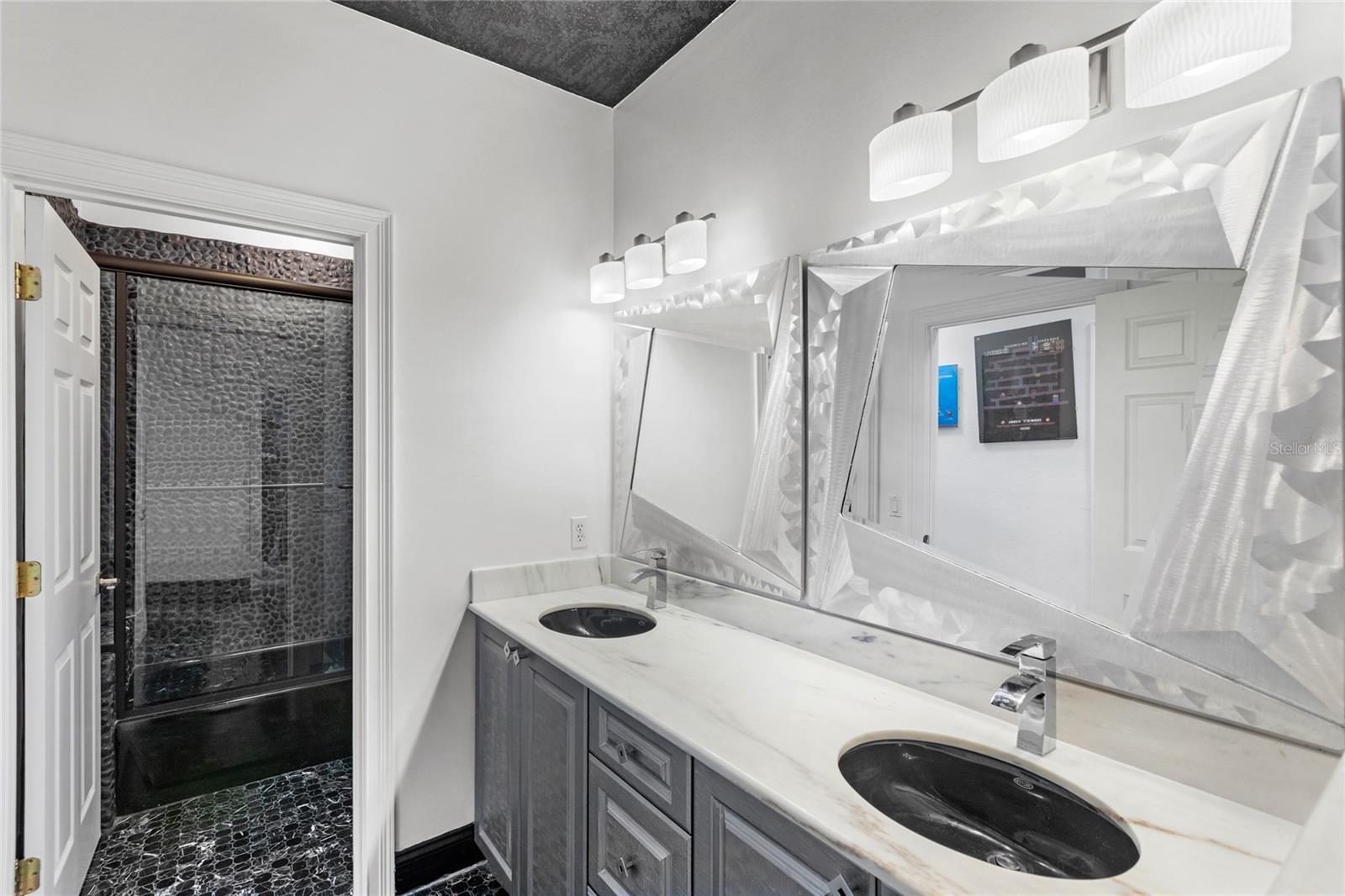 Image 32 of 51 For 2107 Westover Reserve Boulevard