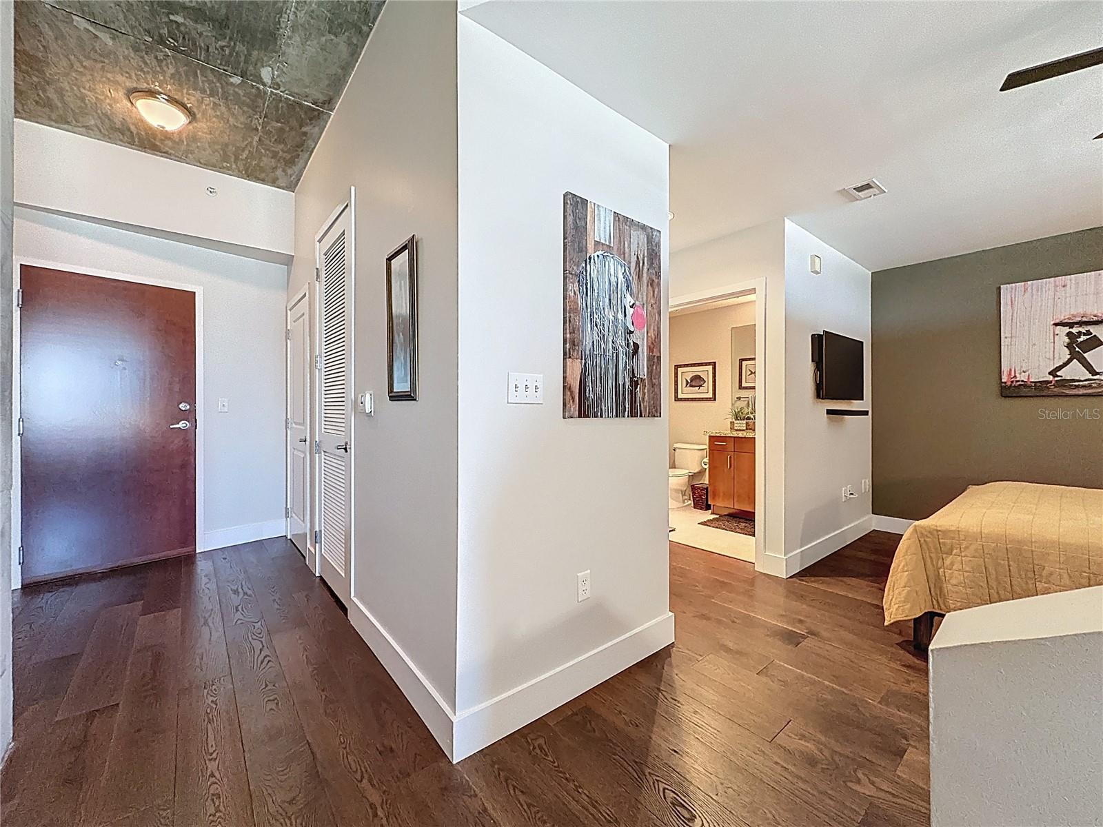 Image 18 of 30 For 155 Court Avenue 2806