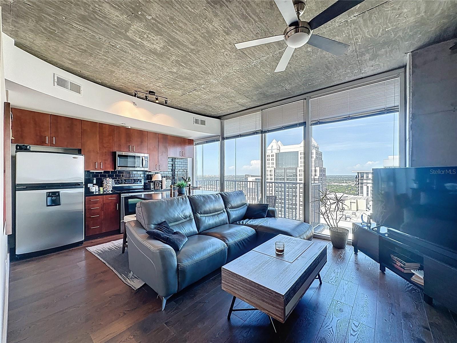 Image 4 of 30 For 155 Court Avenue 2806