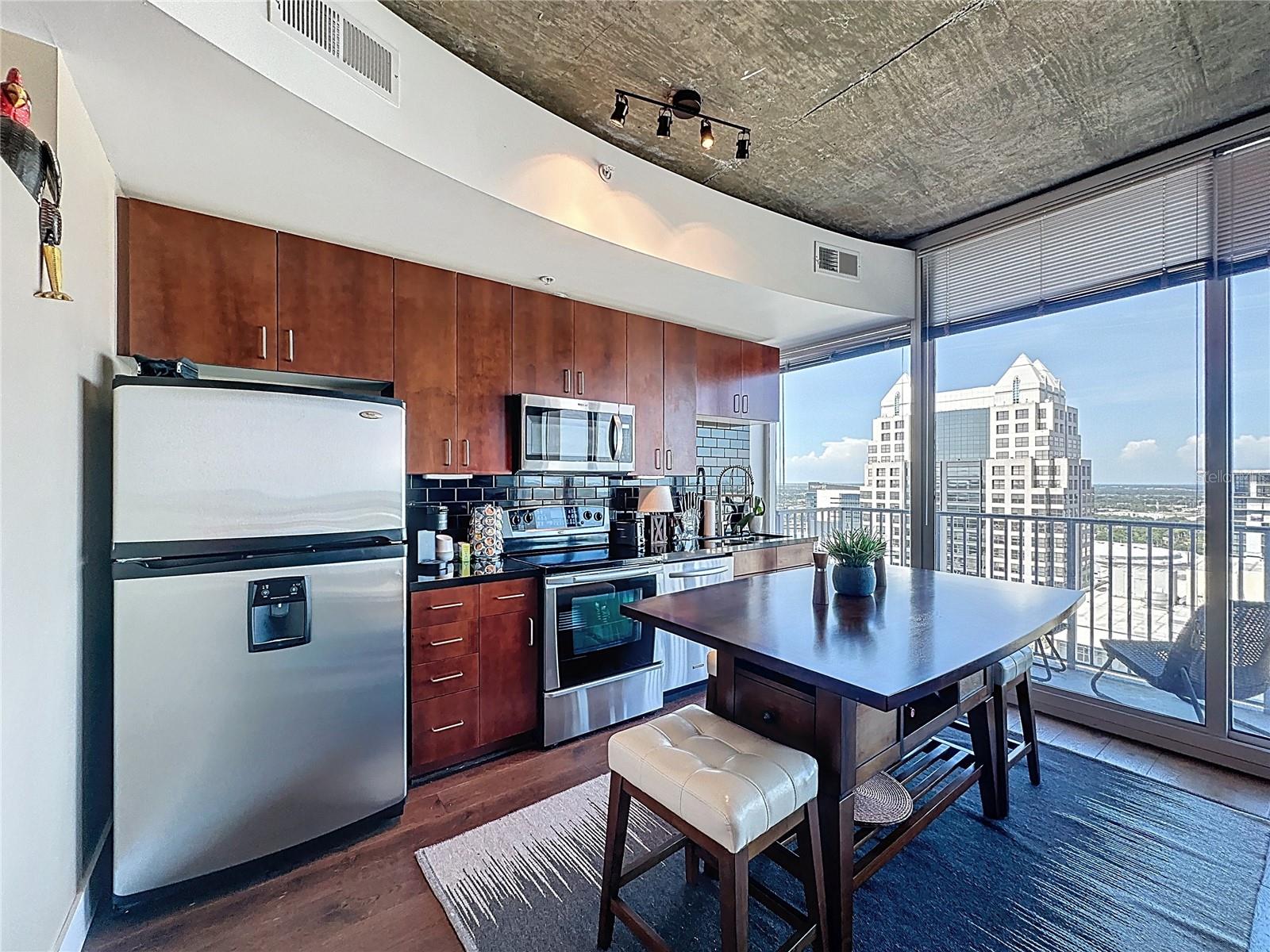 Image 8 of 30 For 155 Court Avenue 2806