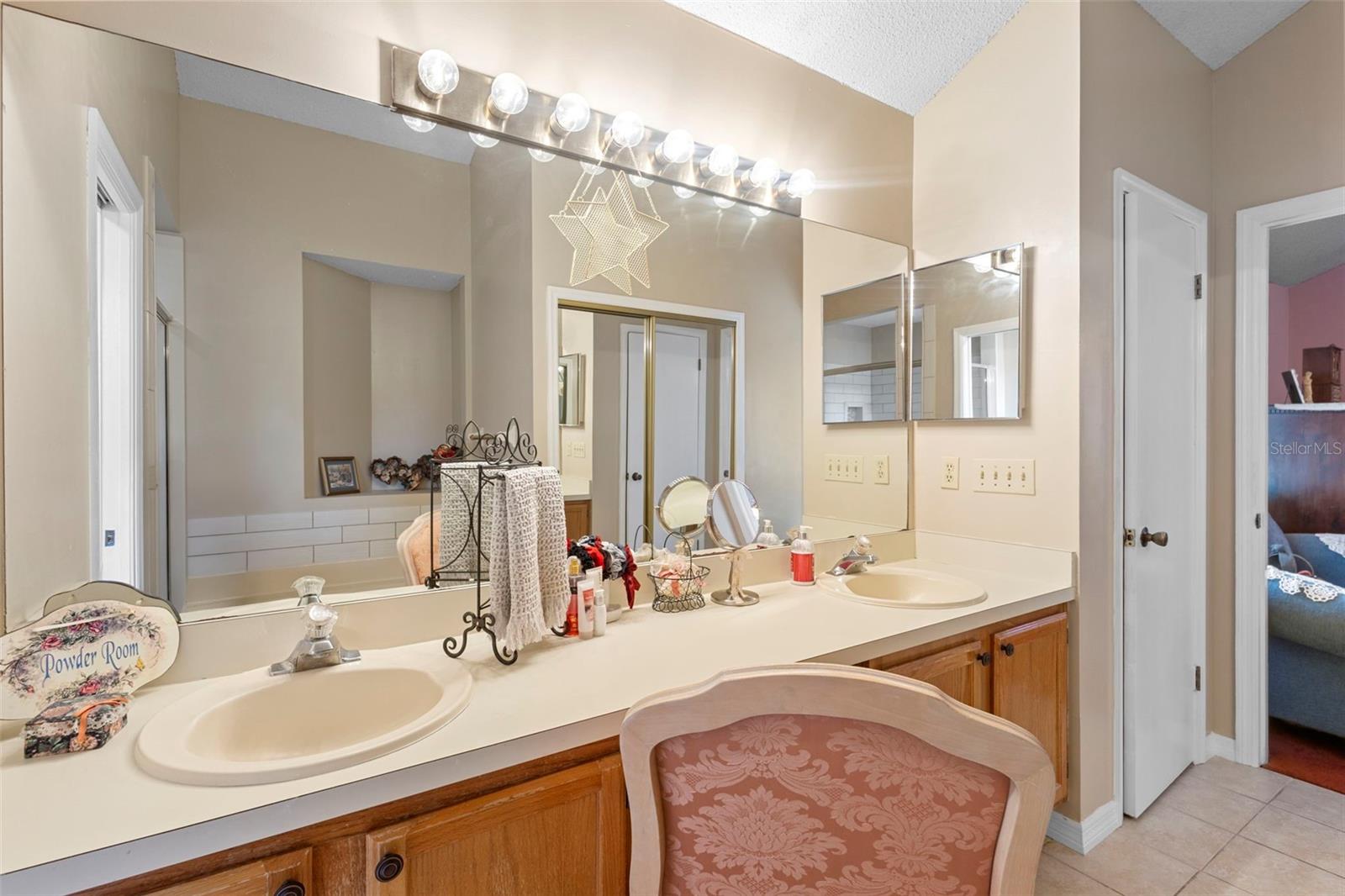 Image 15 of 38 For 4273 Fox Hollow Circle