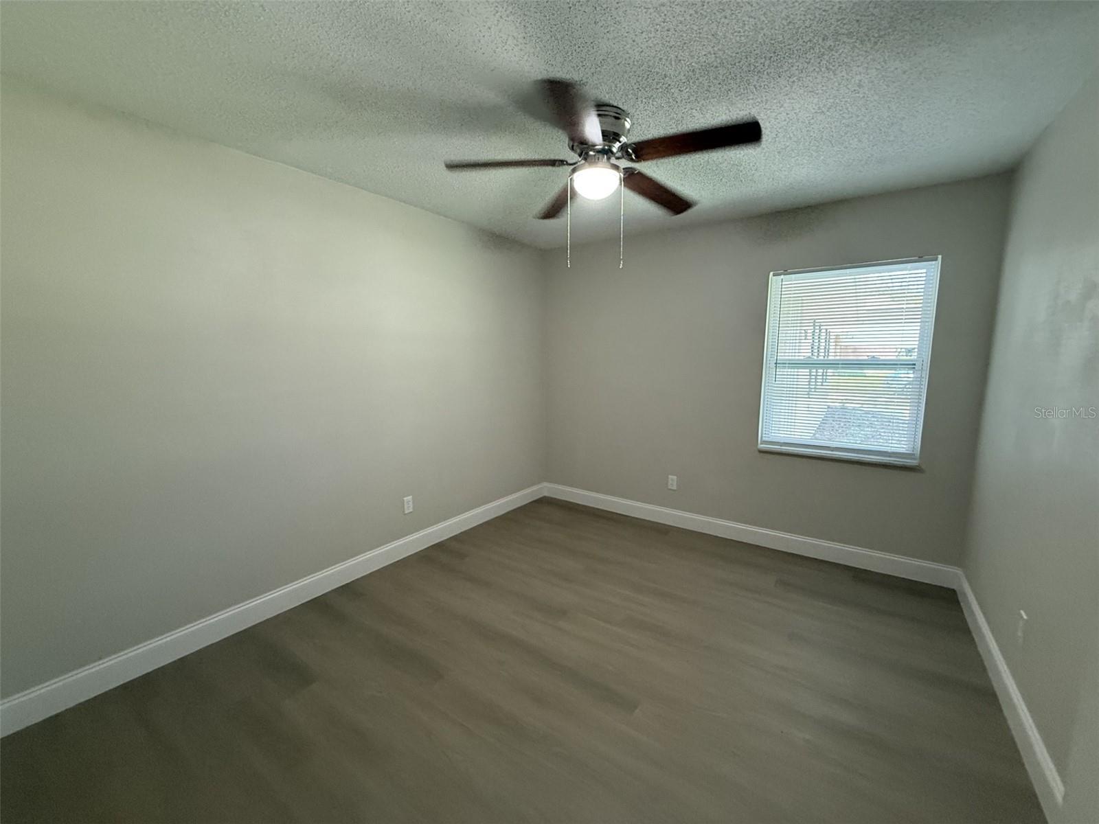 Image 16 of 17 For 1524 Hillway Road