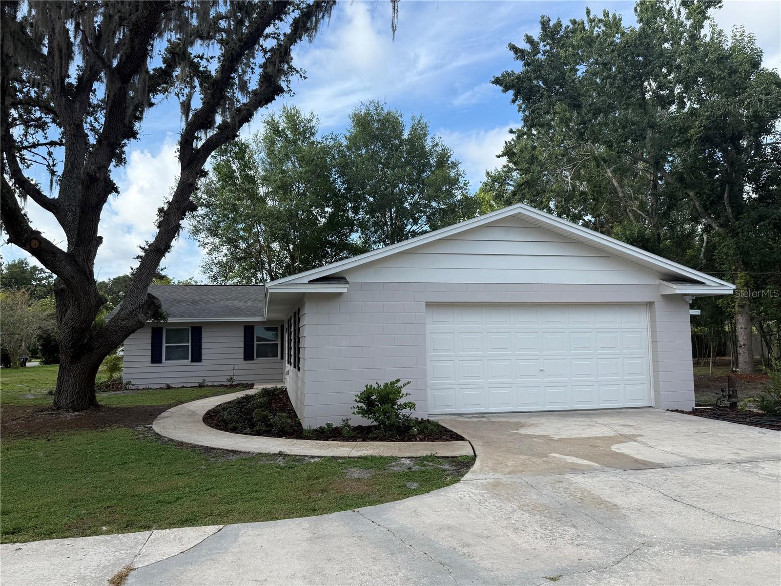 Image 2 of 17 For 1524 Hillway Road