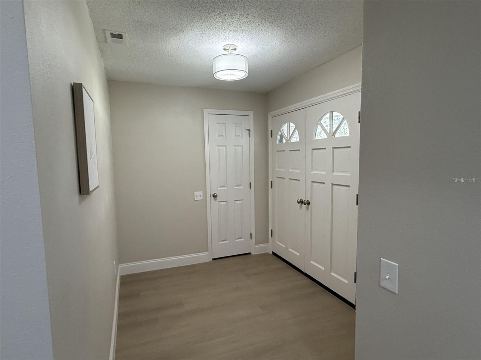 Image 3 of 17 For 1524 Hillway Road