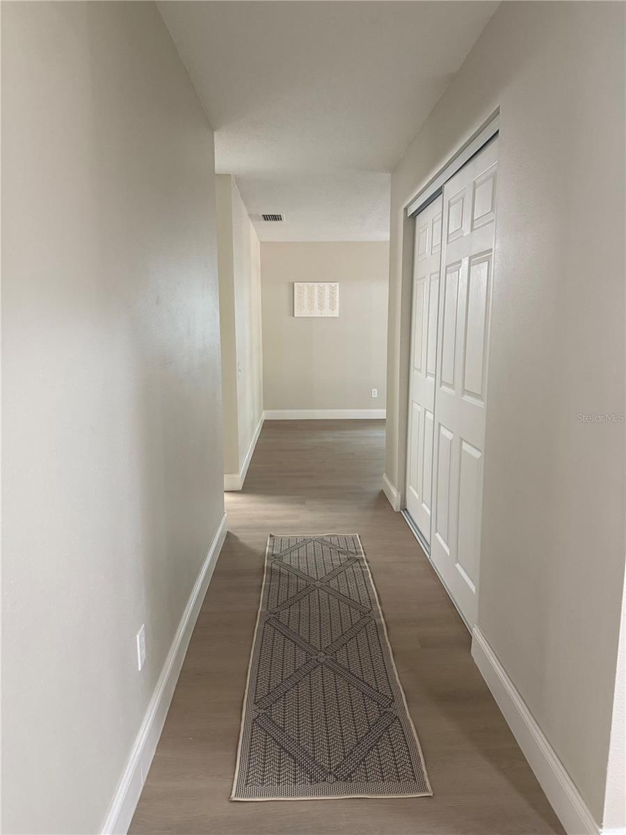 Image 4 of 17 For 1524 Hillway Road