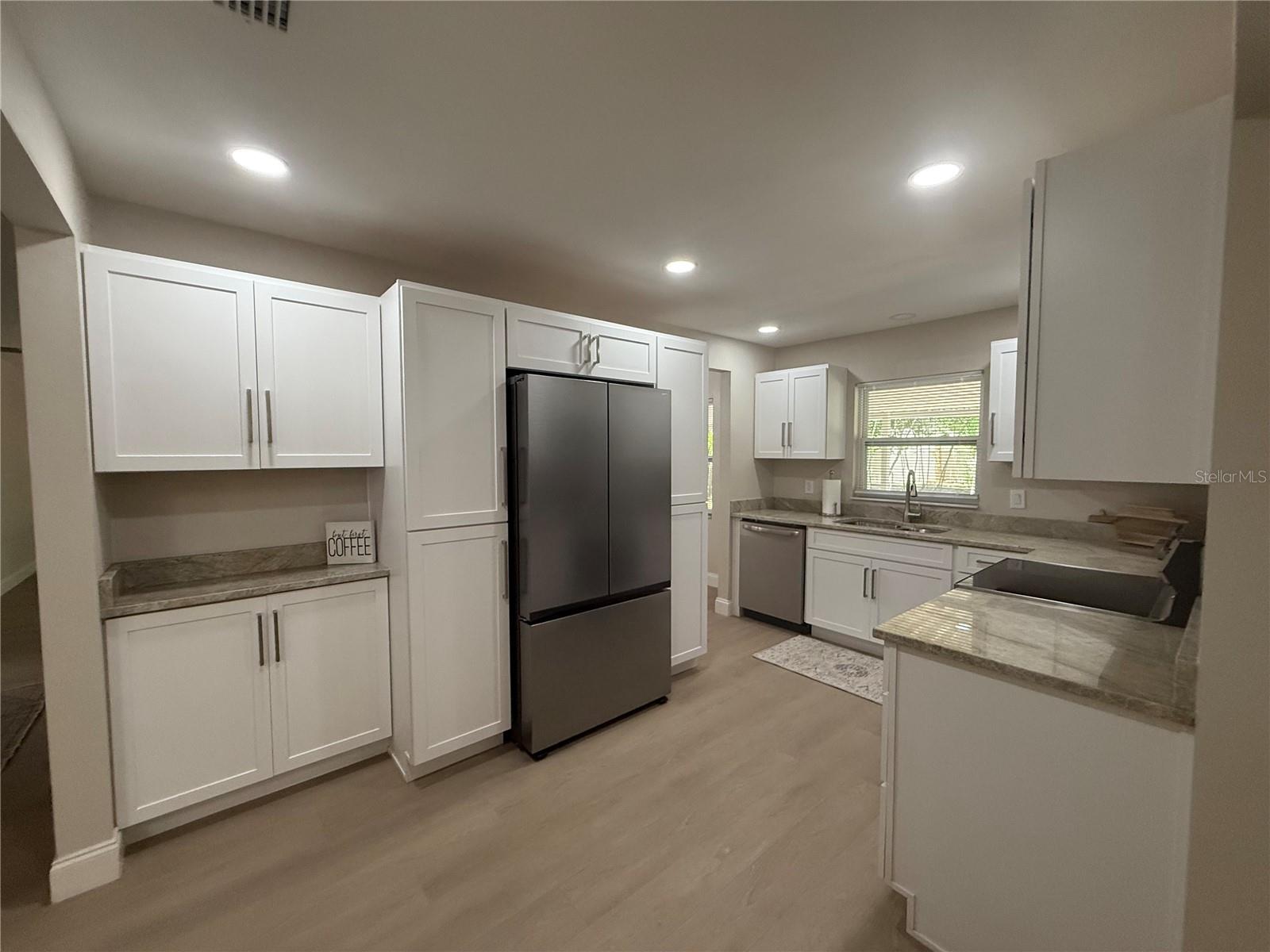 Image 5 of 17 For 1524 Hillway Road