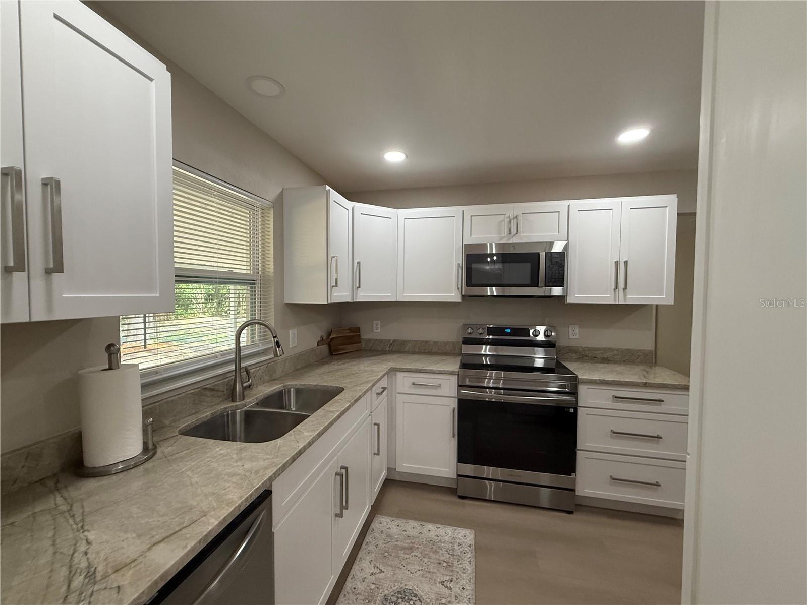 Image 6 of 17 For 1524 Hillway Road